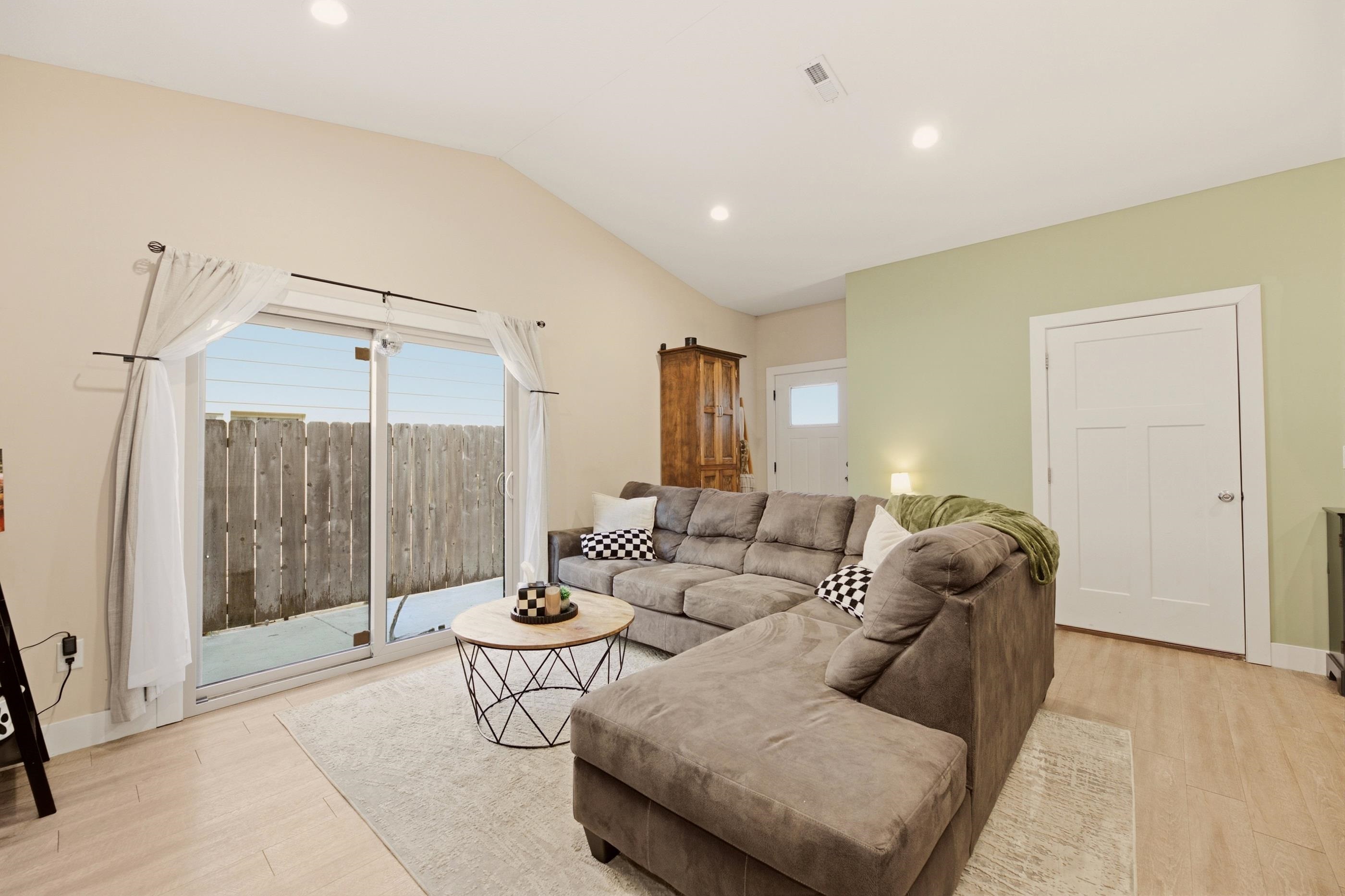 3209 E Aster Property Photo 5