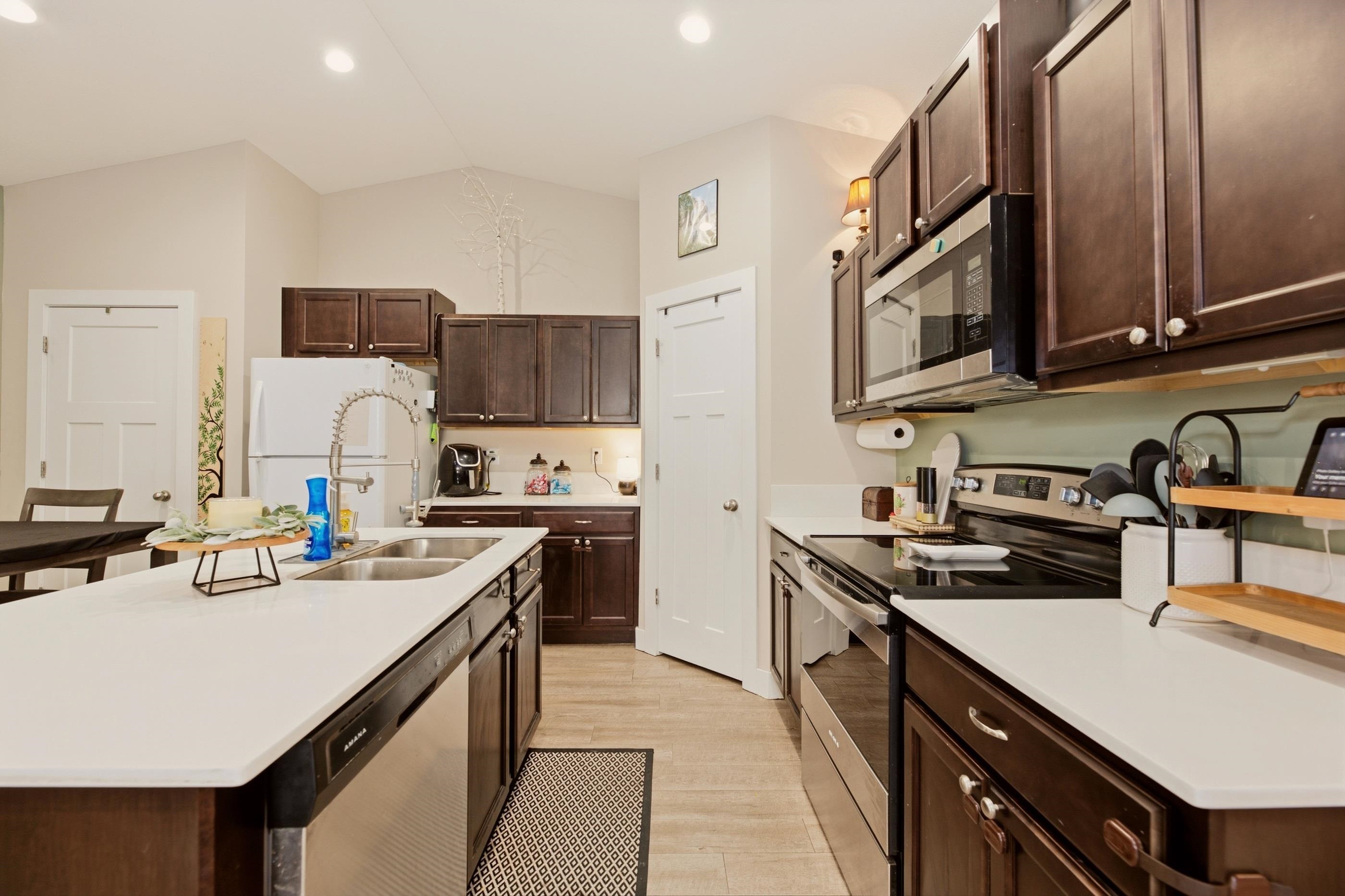 3209 E Aster Property Photo 8