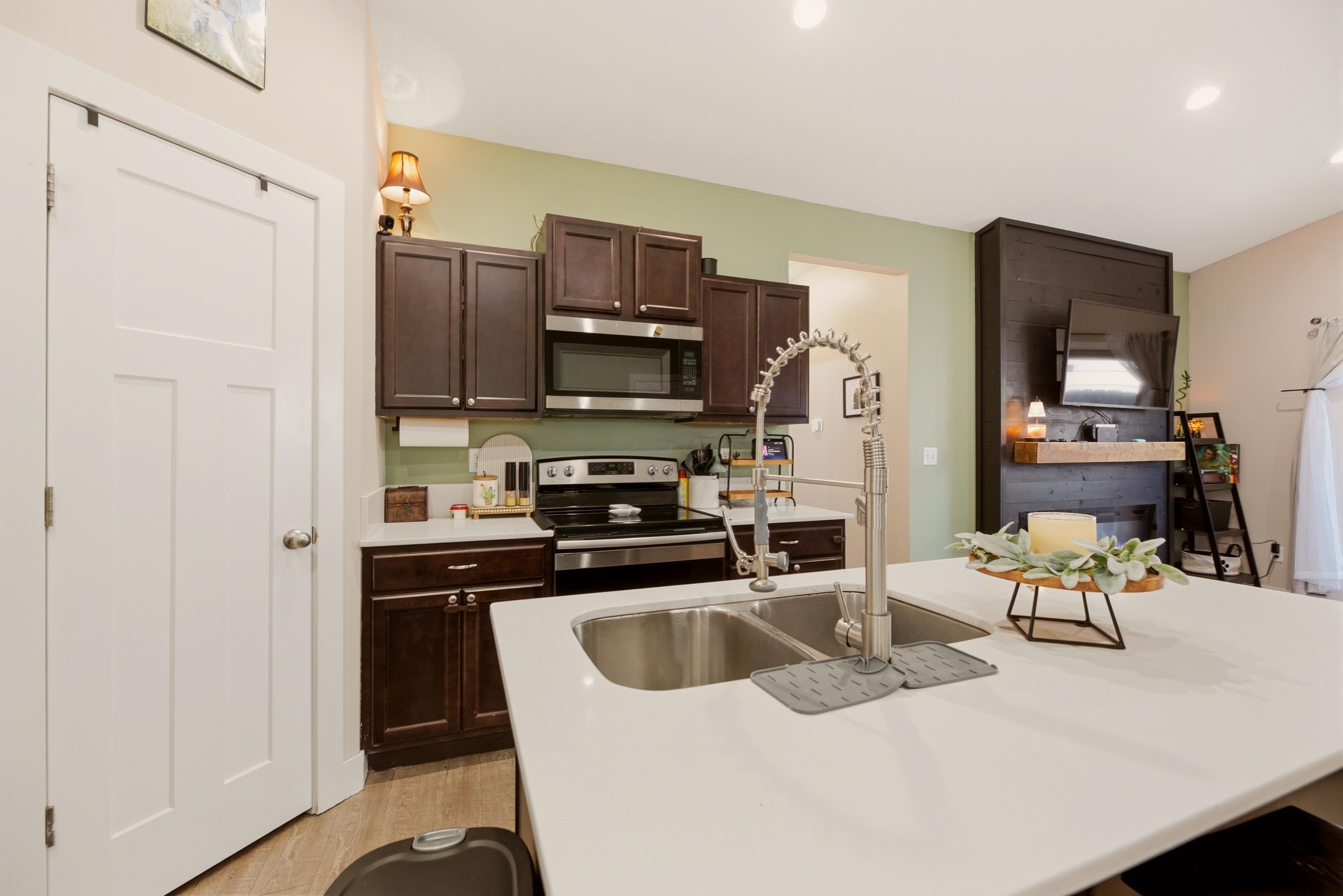 3209 E Aster Property Photo 9