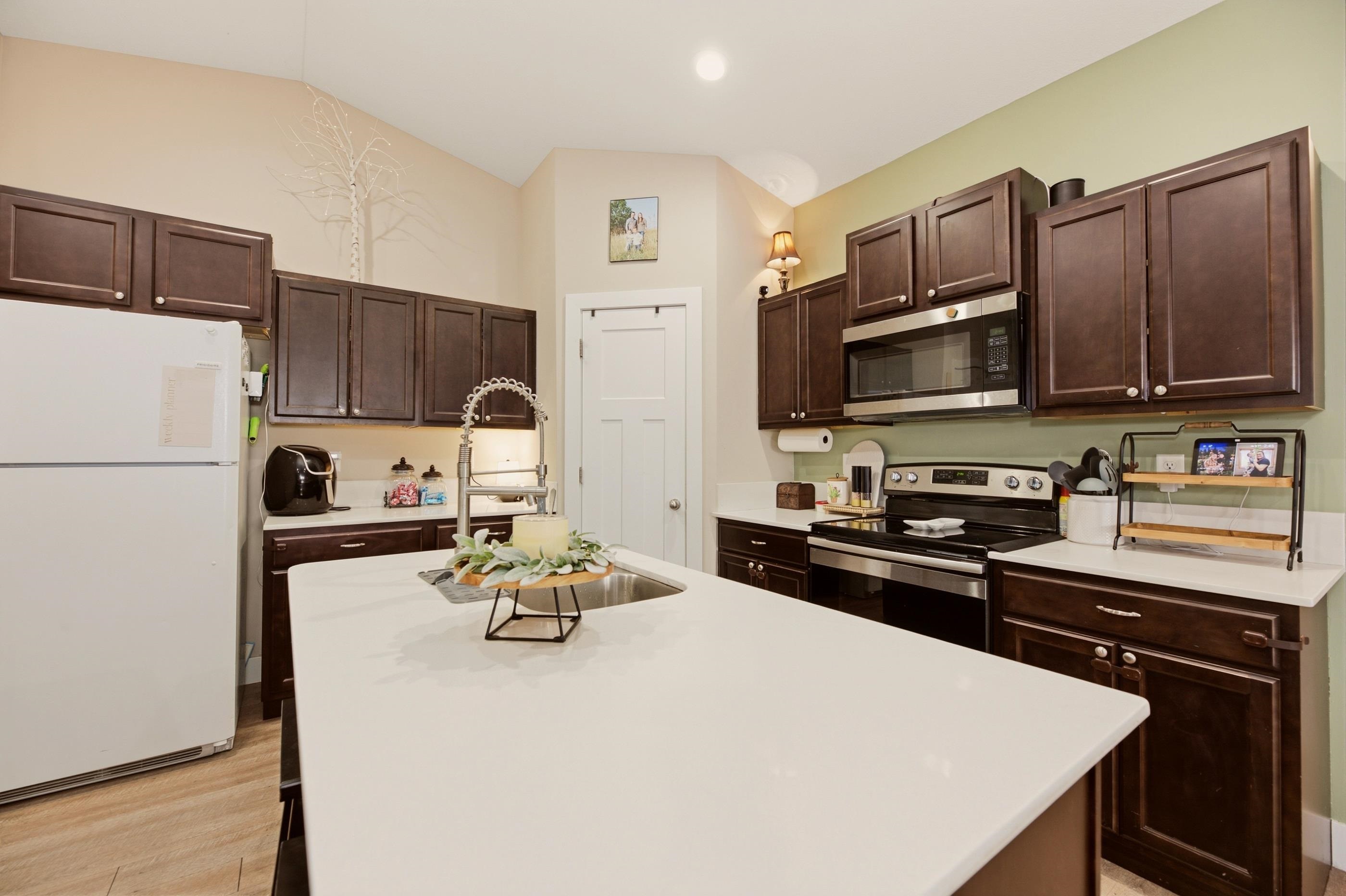 3209 E Aster Property Photo 10