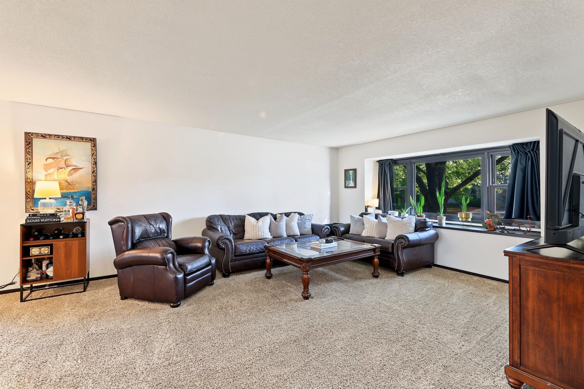 2049 S Cypress Property Photo 4