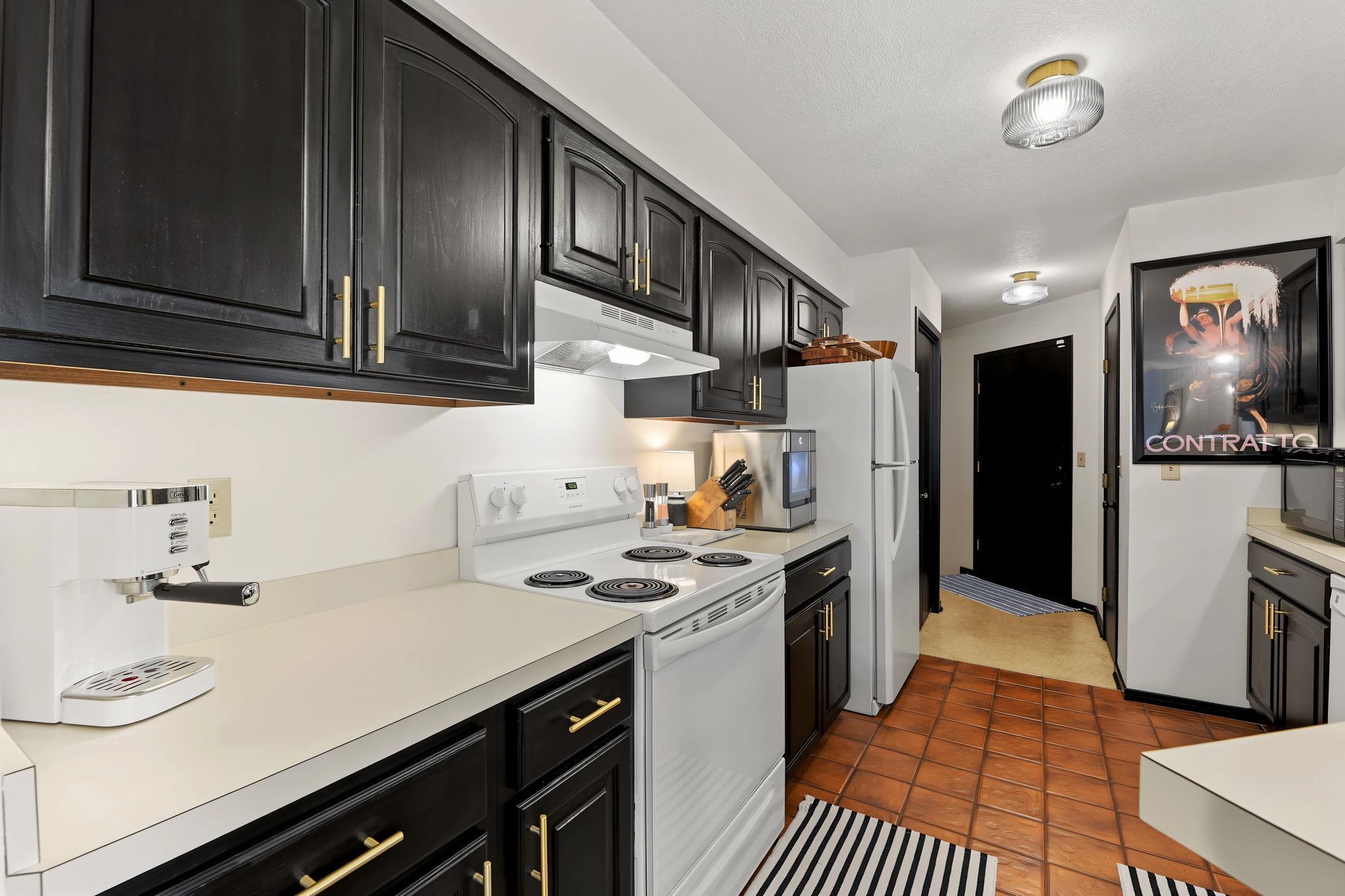 2049 S Cypress Property Photo 8