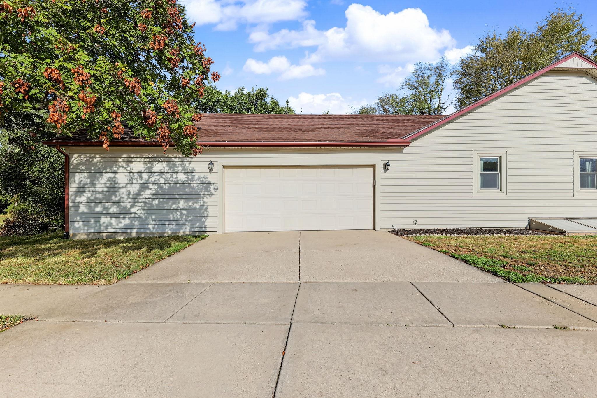 2049 S Cypress Property Photo 23