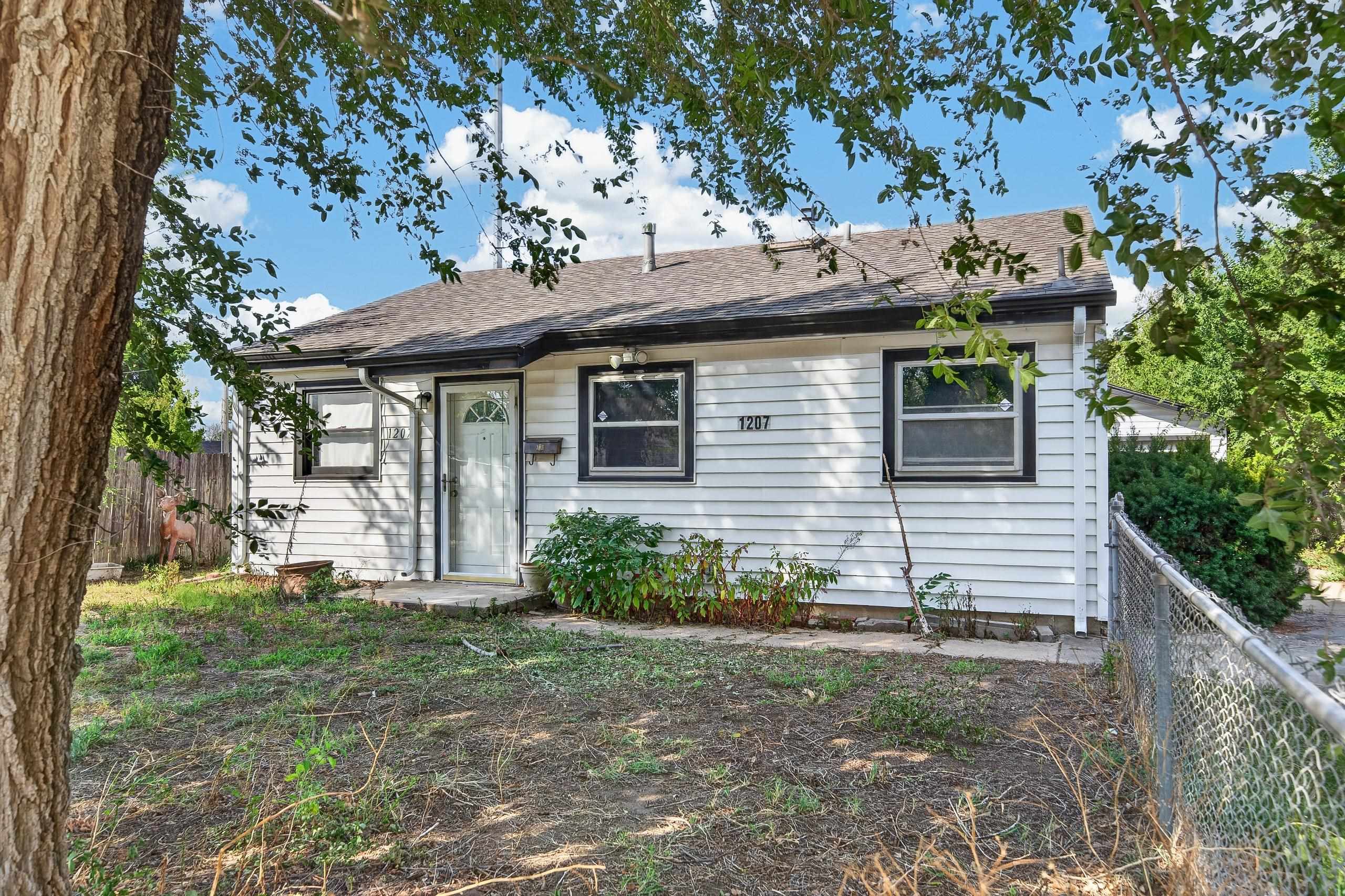 1207 N Spruce Property Photo 1