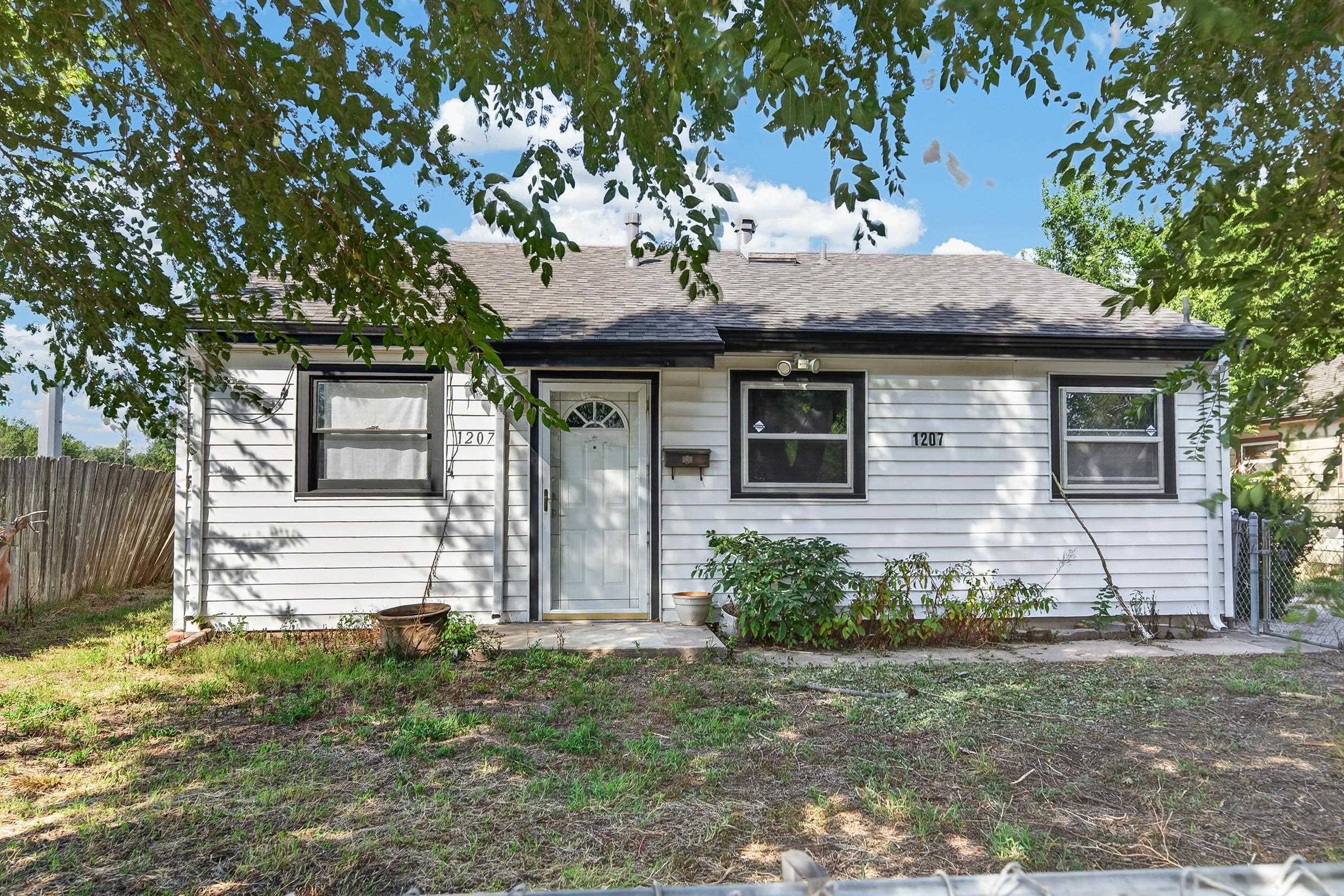 1207 N Spruce Property Photo 3