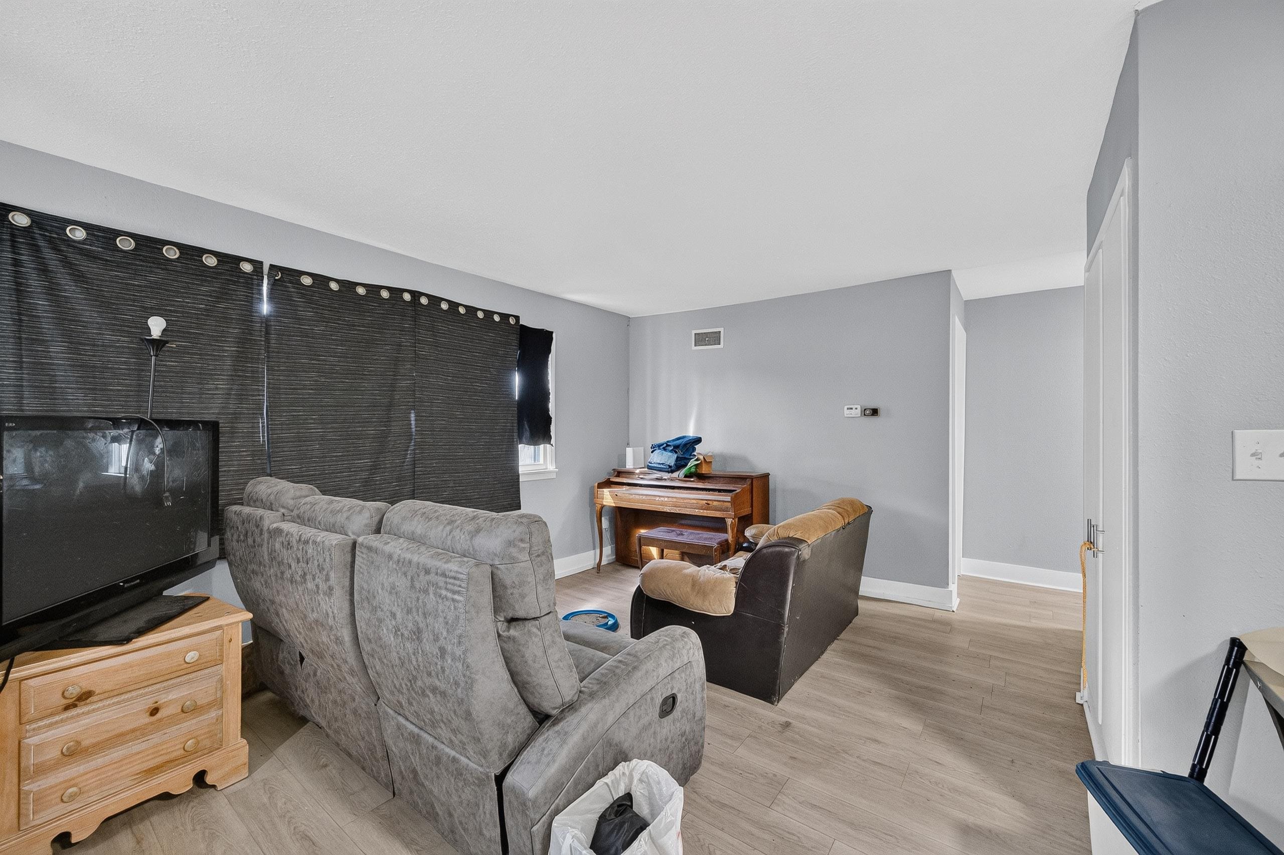 1207 N Spruce Property Photo 5