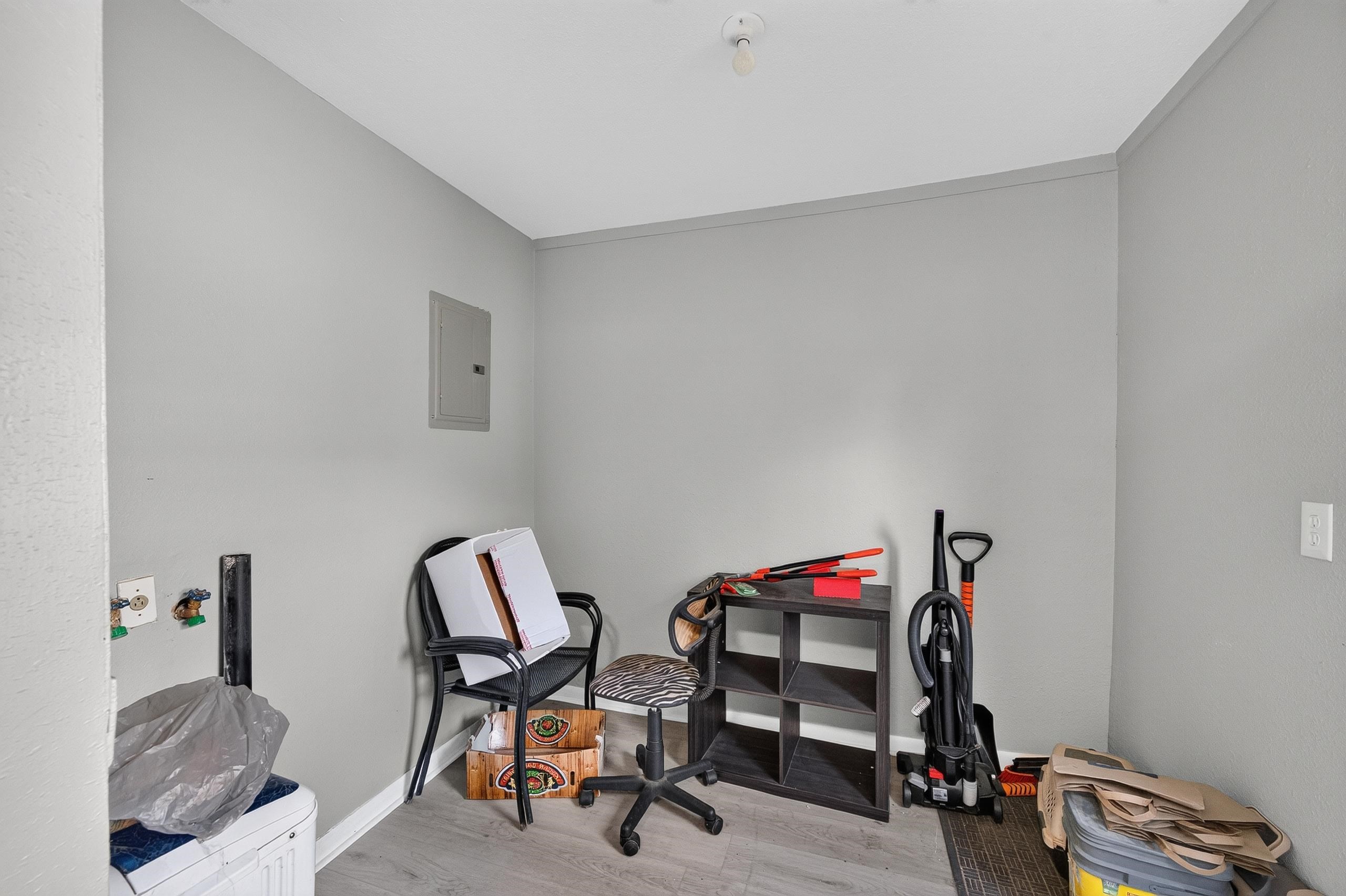 1207 N Spruce Property Photo 9