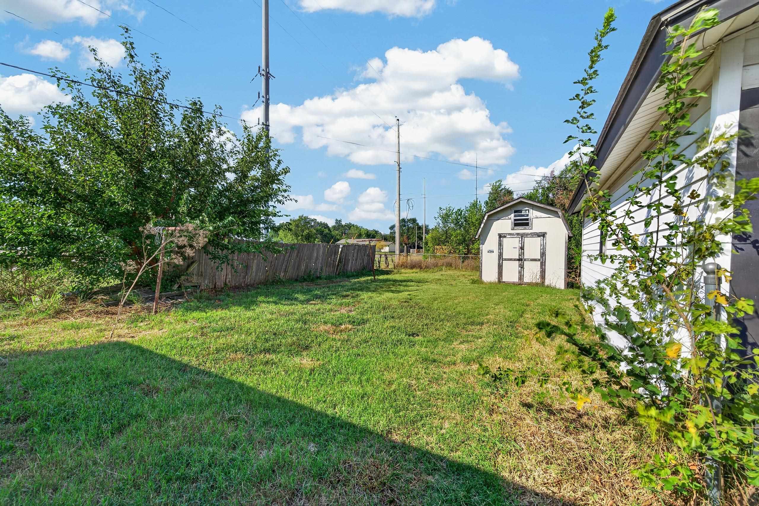 1207 N Spruce Property Photo 22