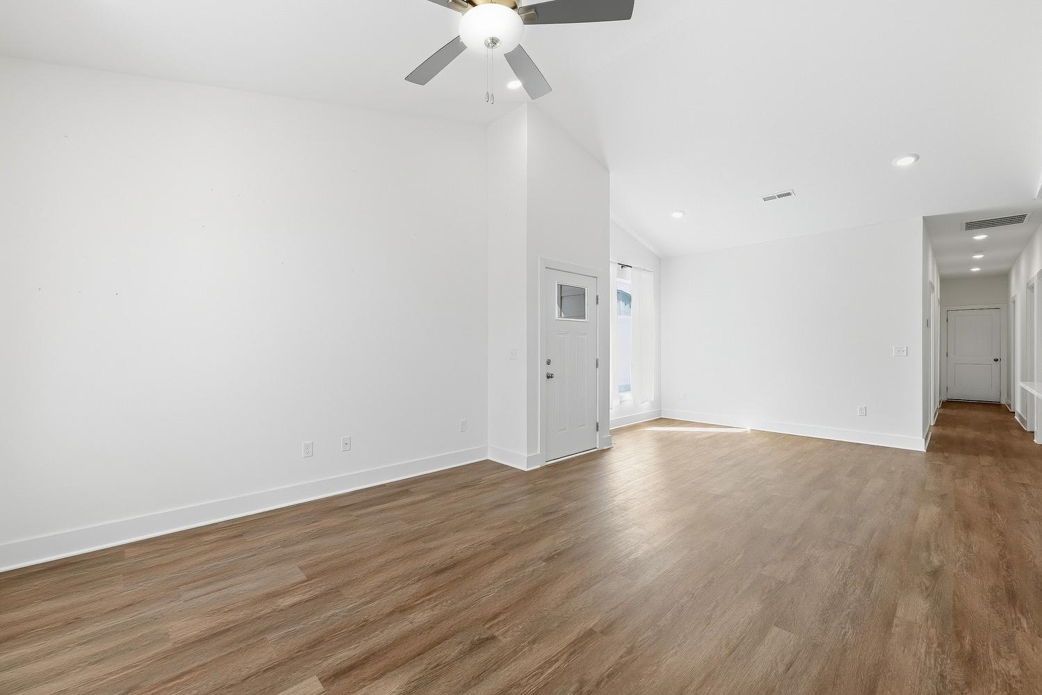 438 W Long Path Ct Property Photo 4