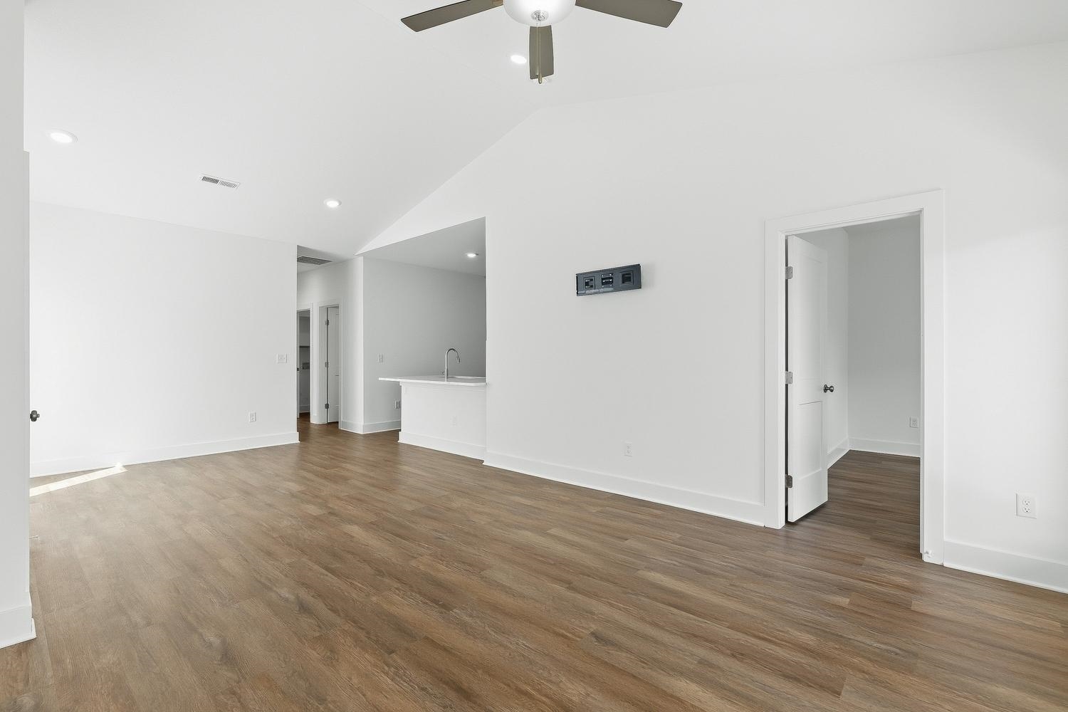 438 W Long Path Ct Property Photo 5