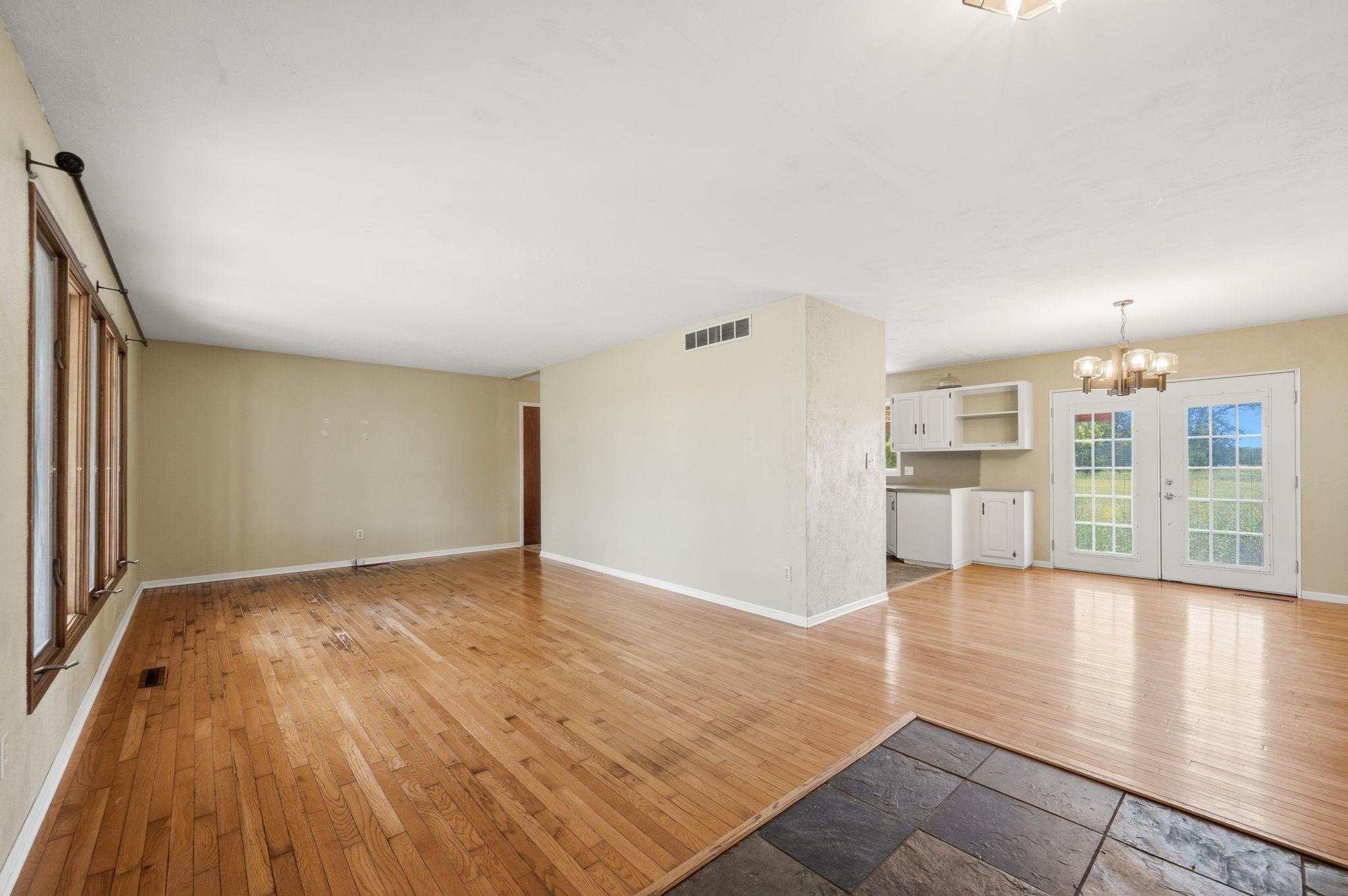 15574 11th Property Photo 4