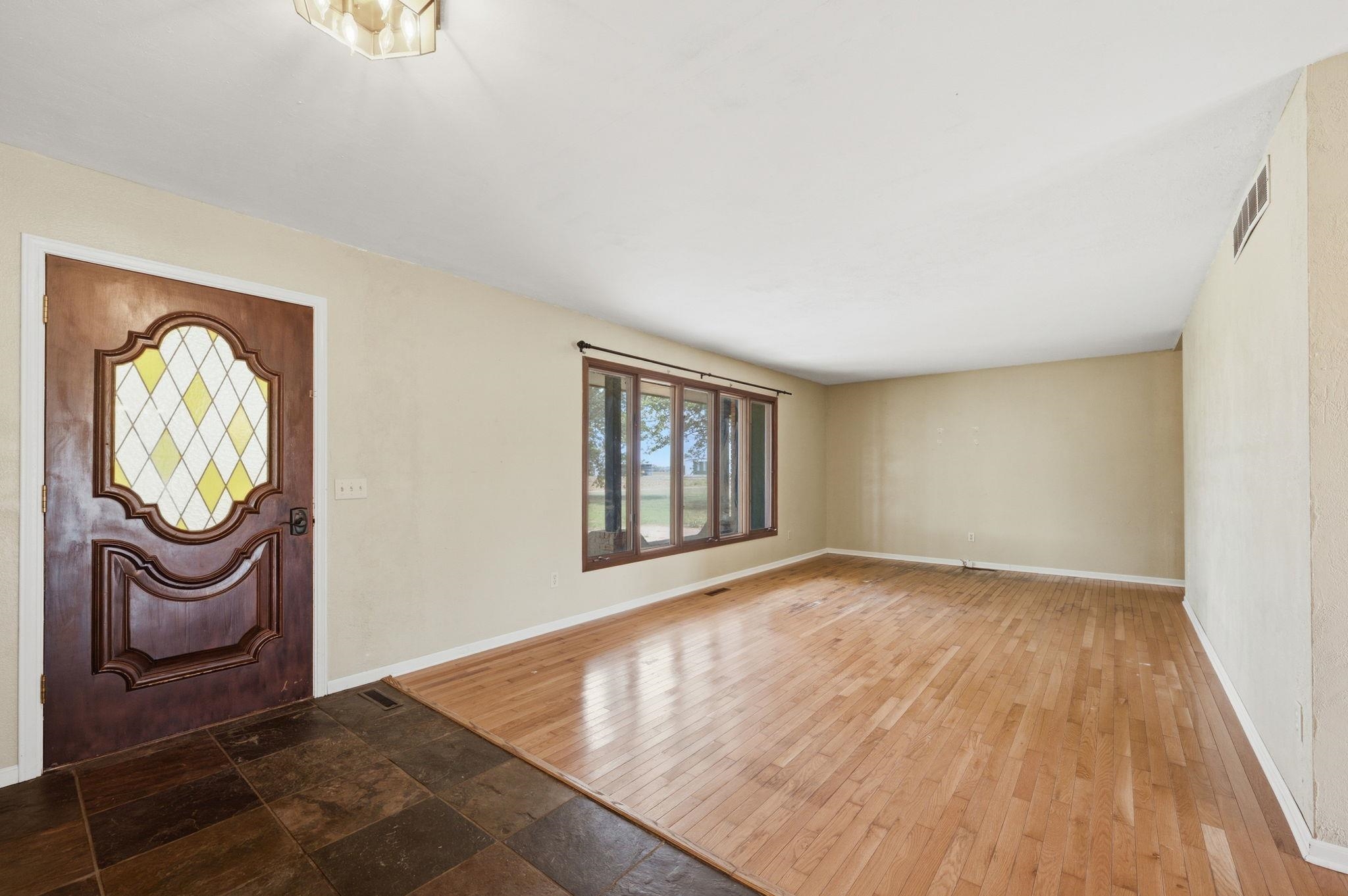 15574 11th Property Photo 5