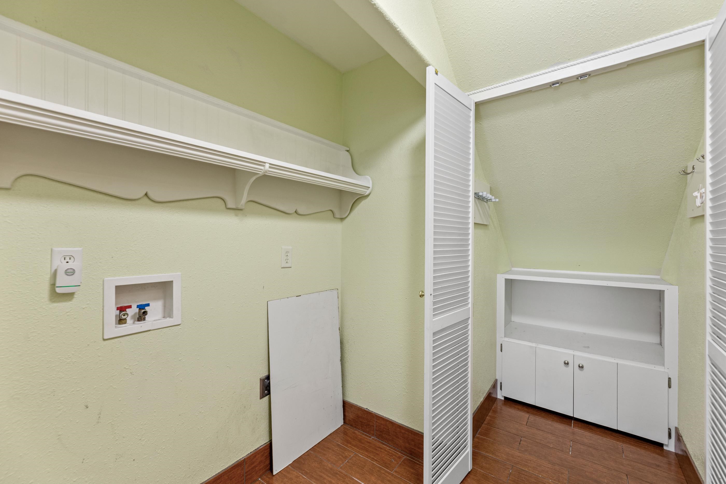 1061-1063 N Water Street Property Photo 9