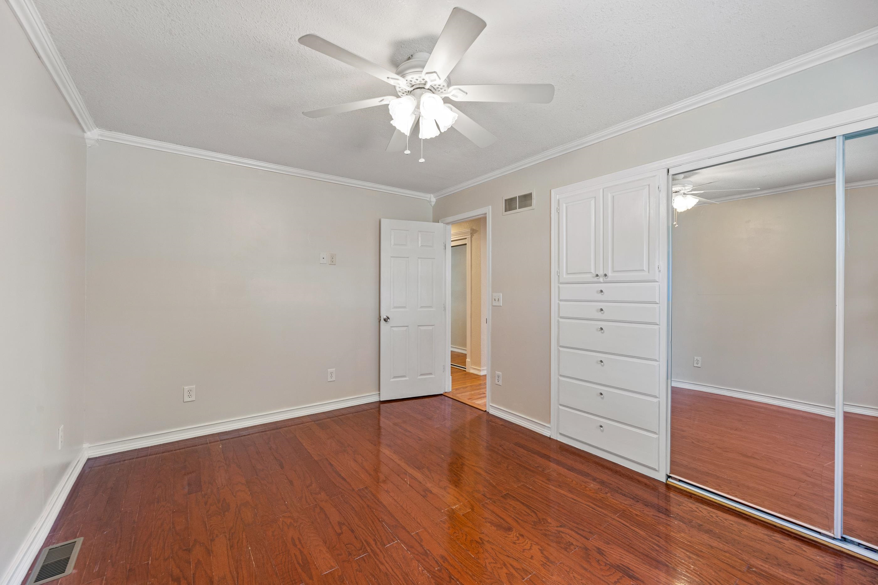 1061-1063 N Water Street Property Photo 10