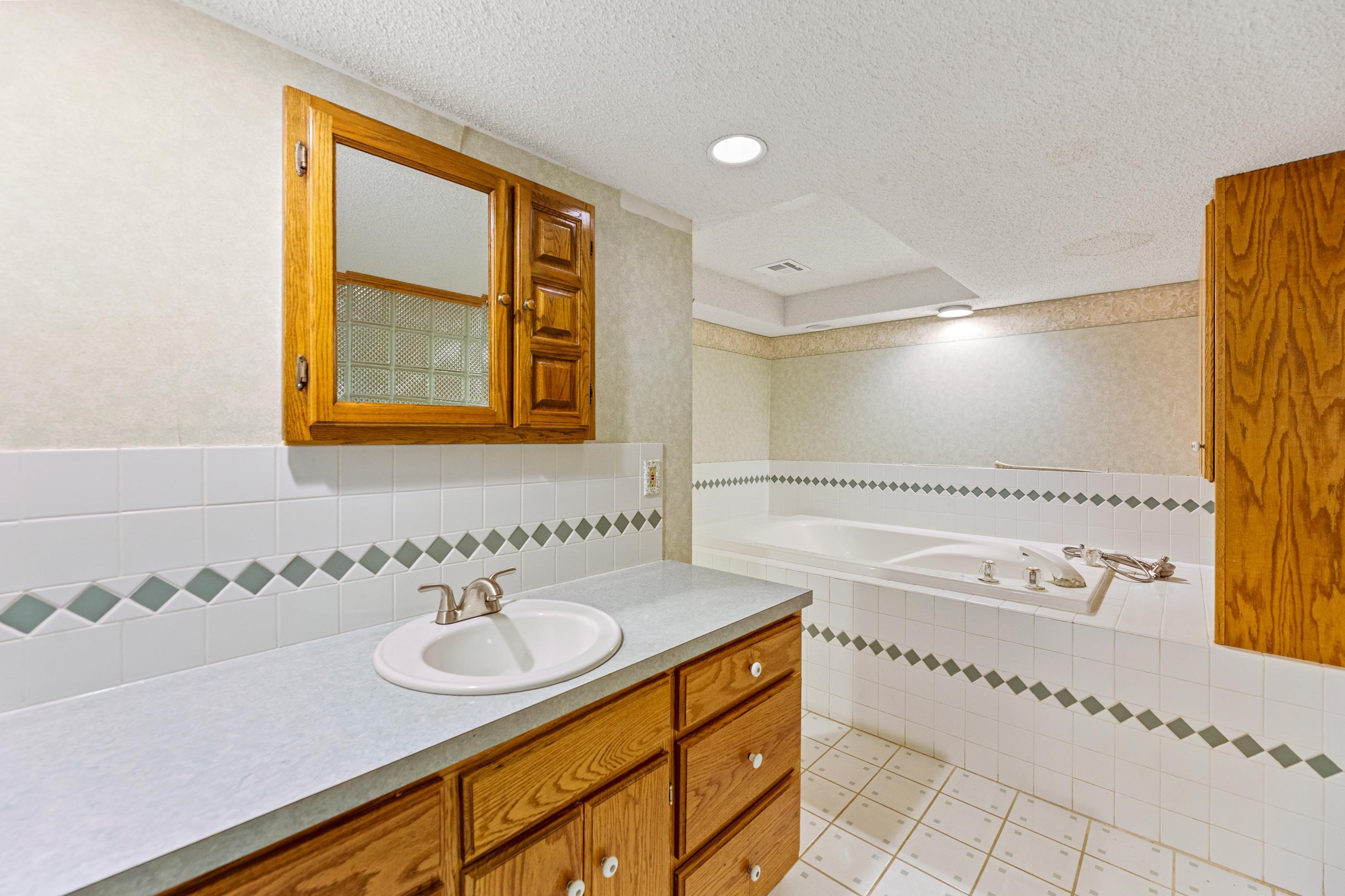 1061-1063 N Water Street Property Photo 17