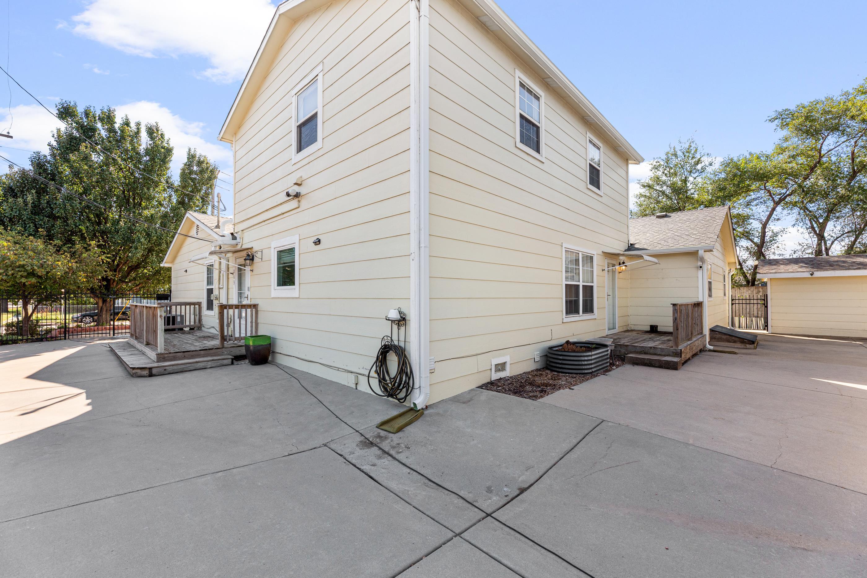 1061-1063 N Water Street Property Photo 22