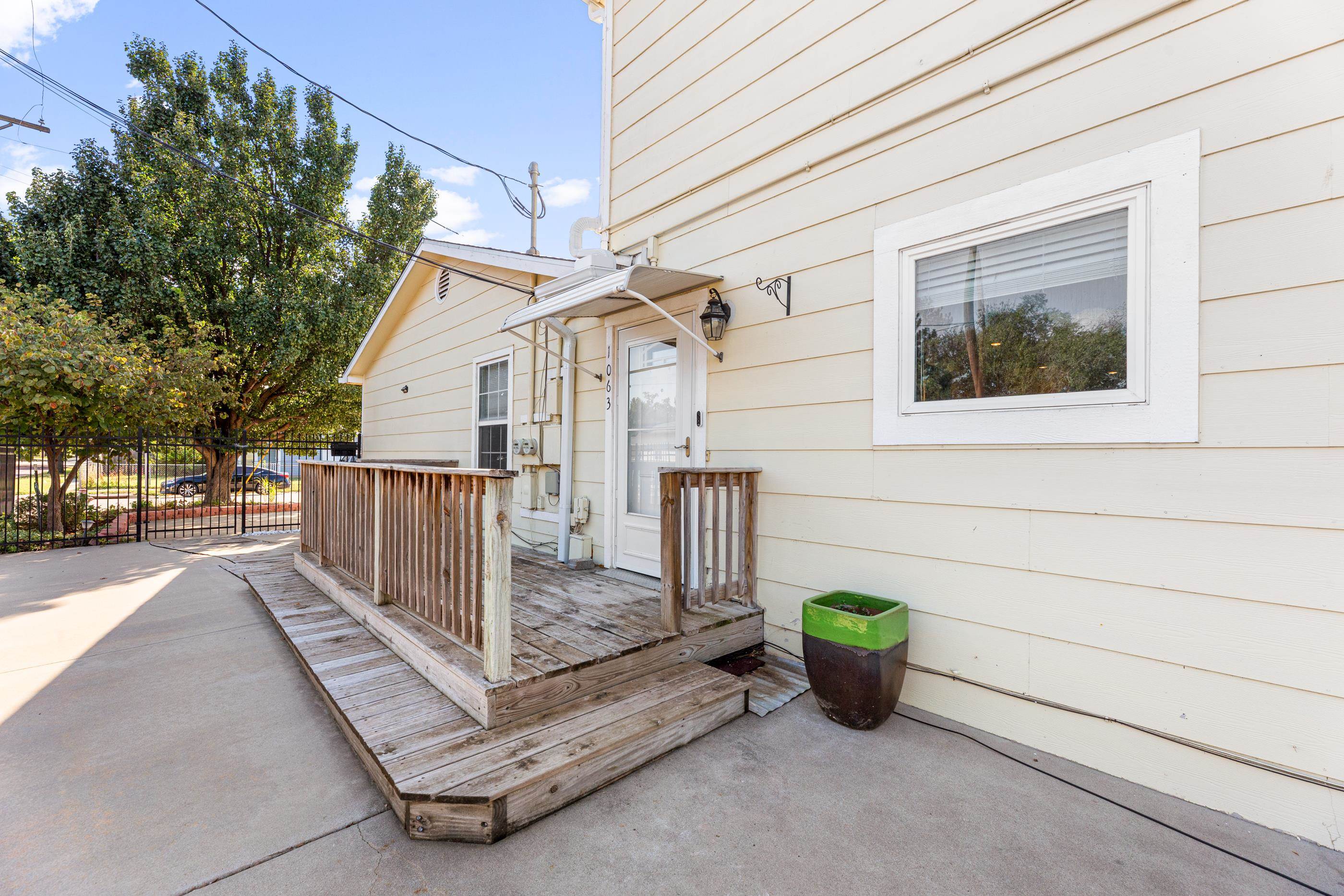 1061-1063 N Water Street Property Photo 23
