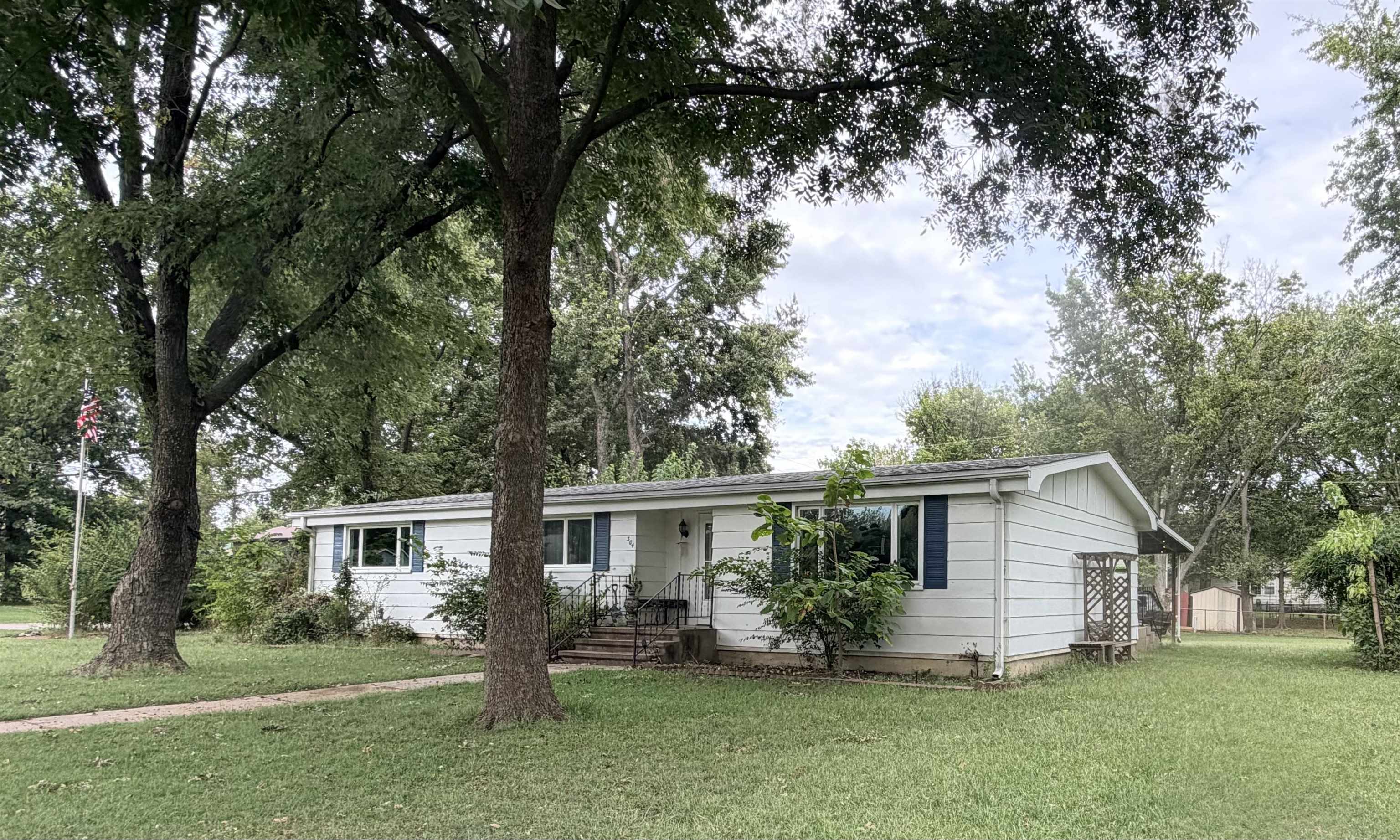 304 S Valley Property Photo 1