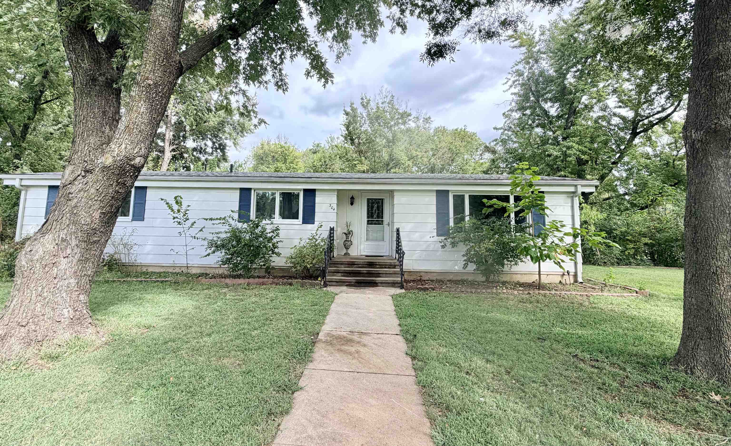 304 S Valley Property Photo 1