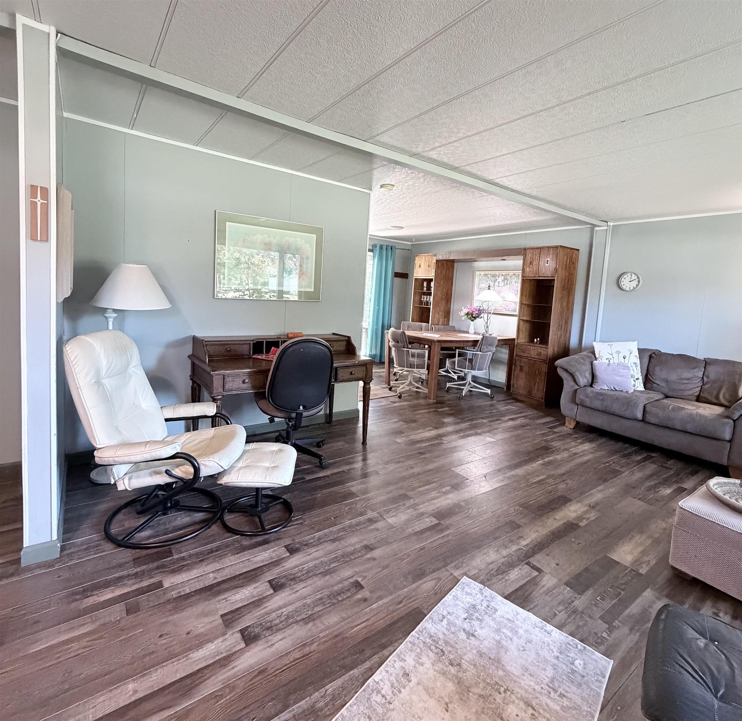 304 S Valley Property Photo 3
