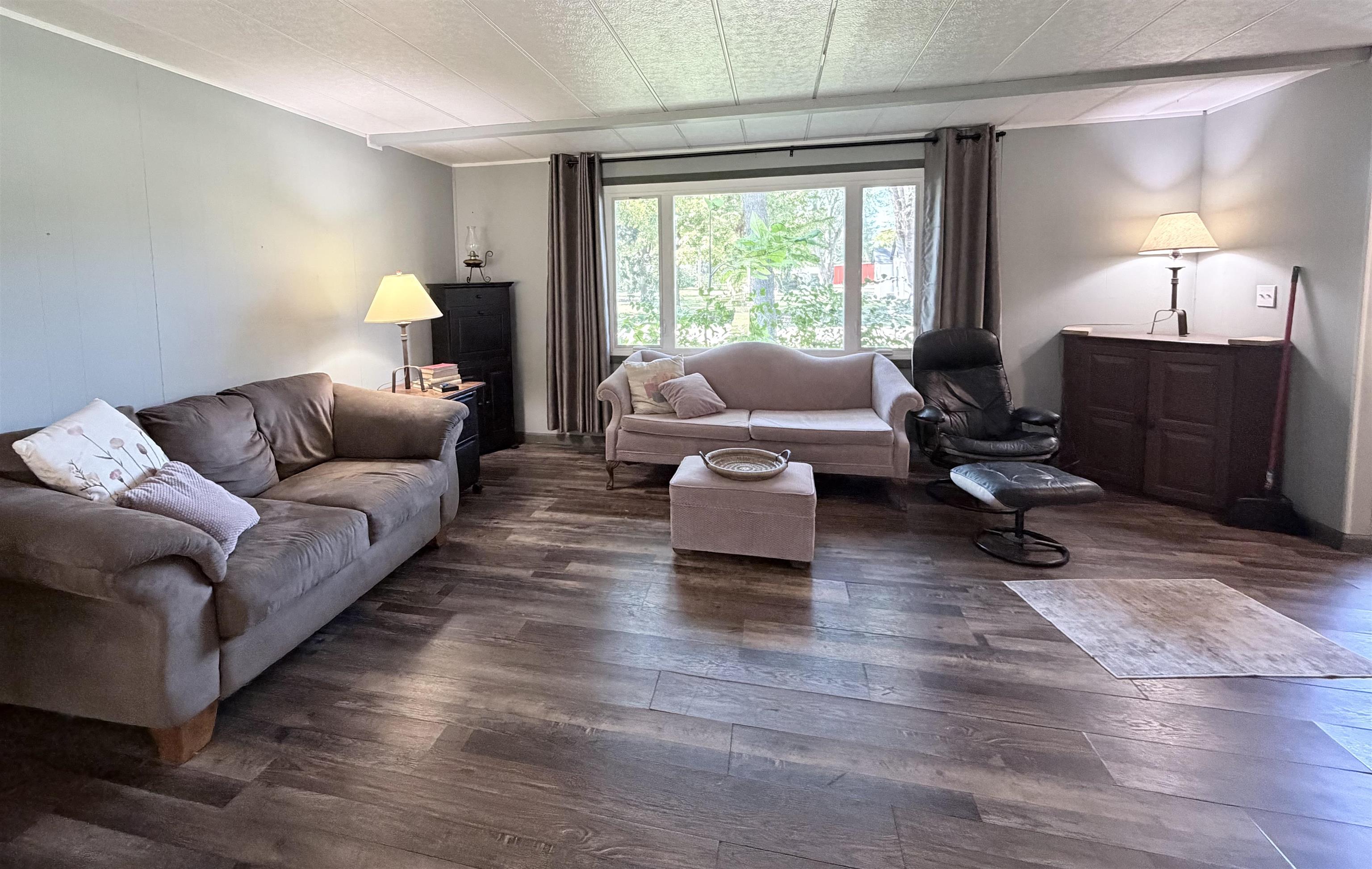 304 S Valley Property Photo 4