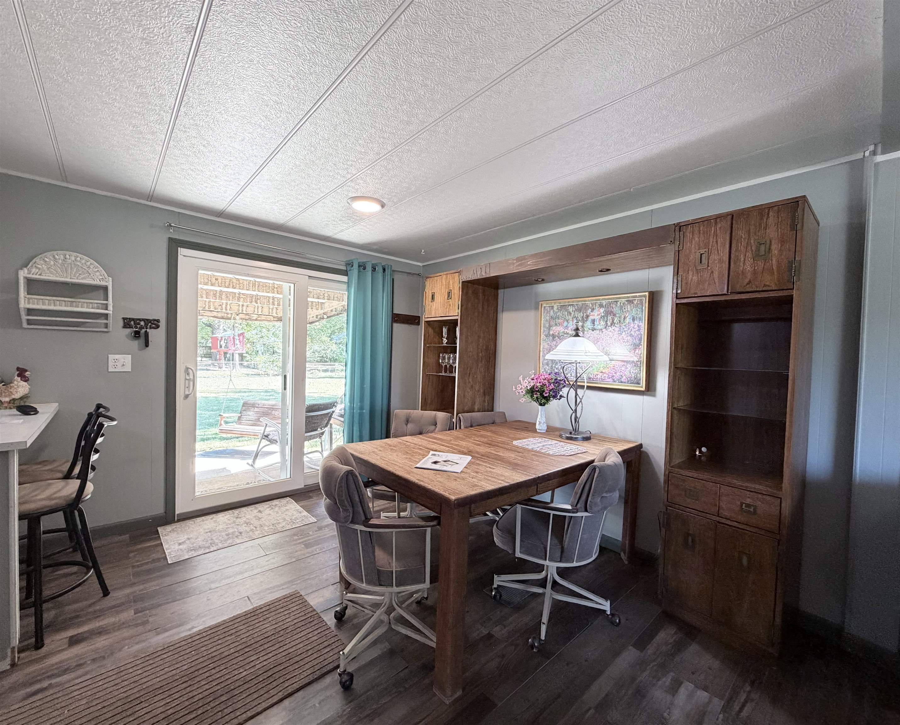 304 S Valley Property Photo 5