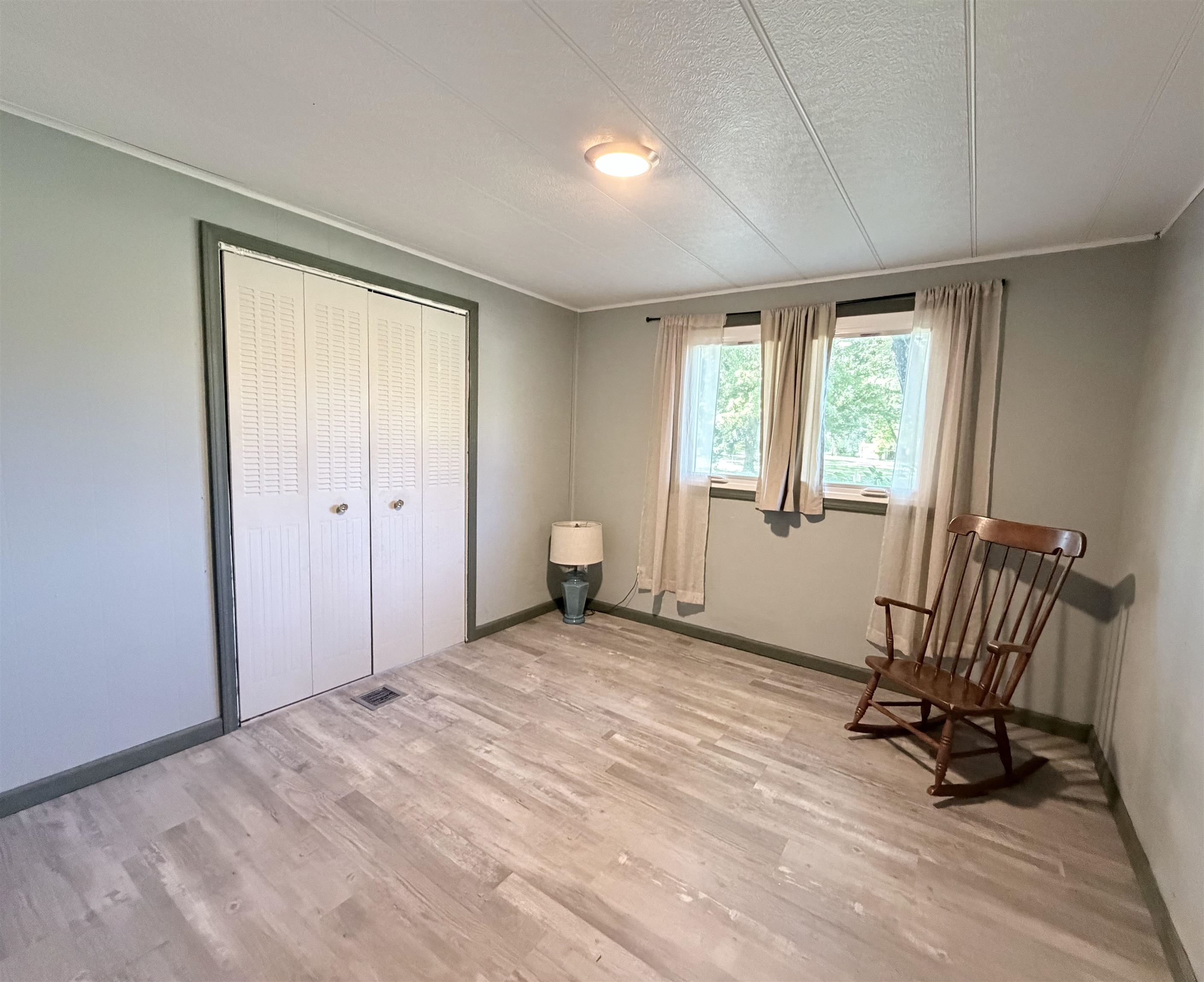 304 S Valley Property Photo 8