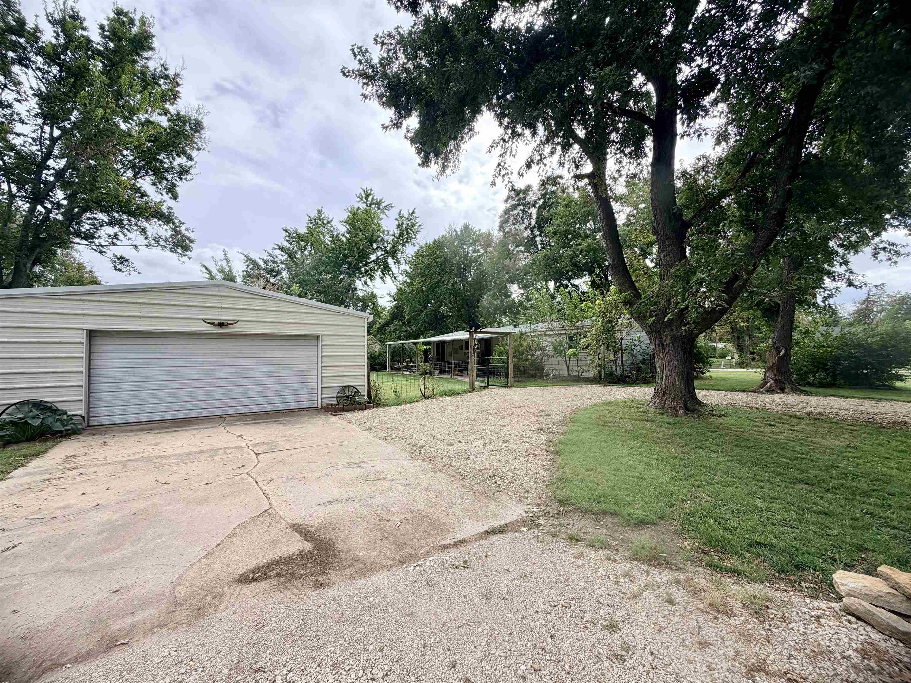 304 S Valley Property Photo 17
