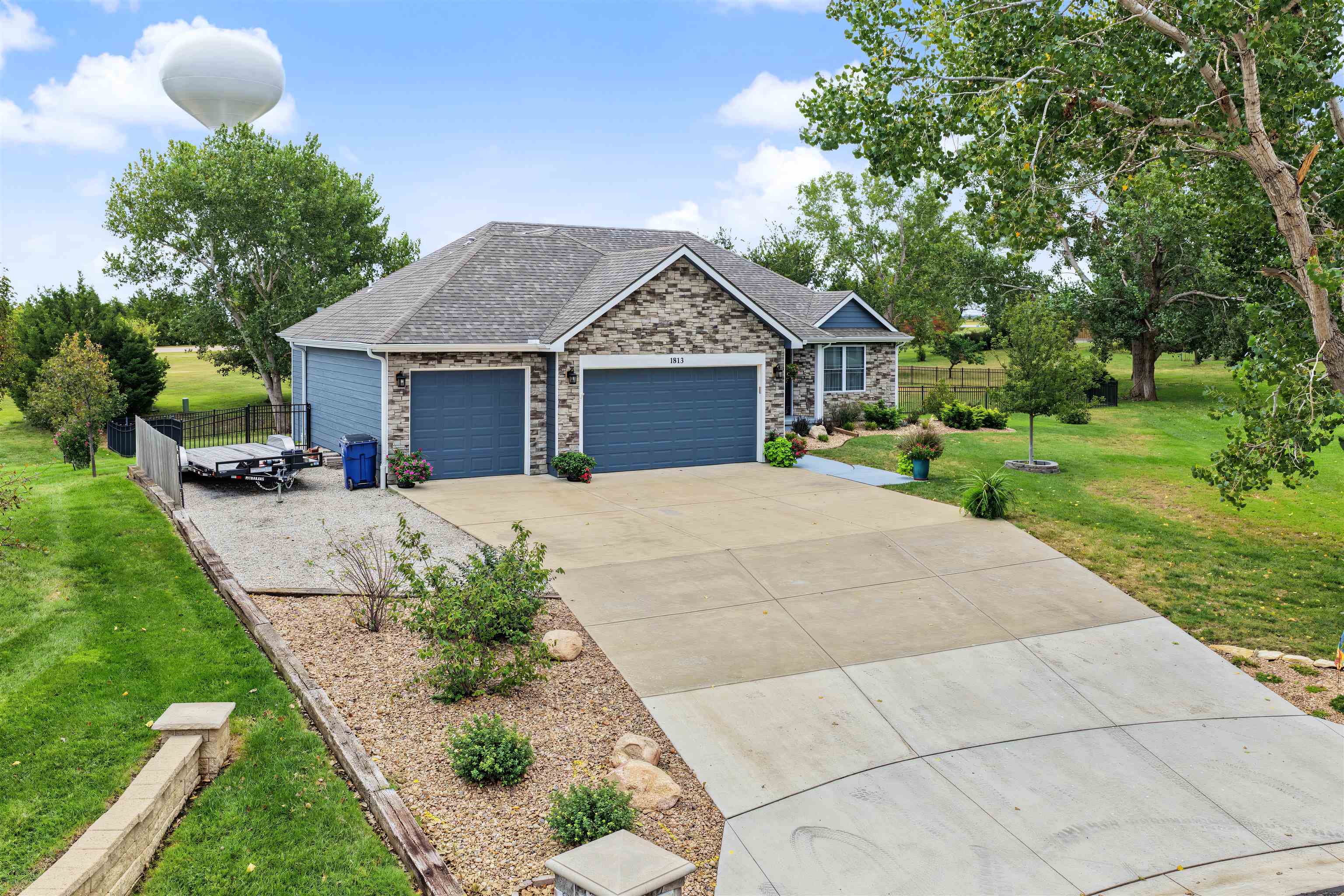 1813 Bluestem Ln Property Photo 1
