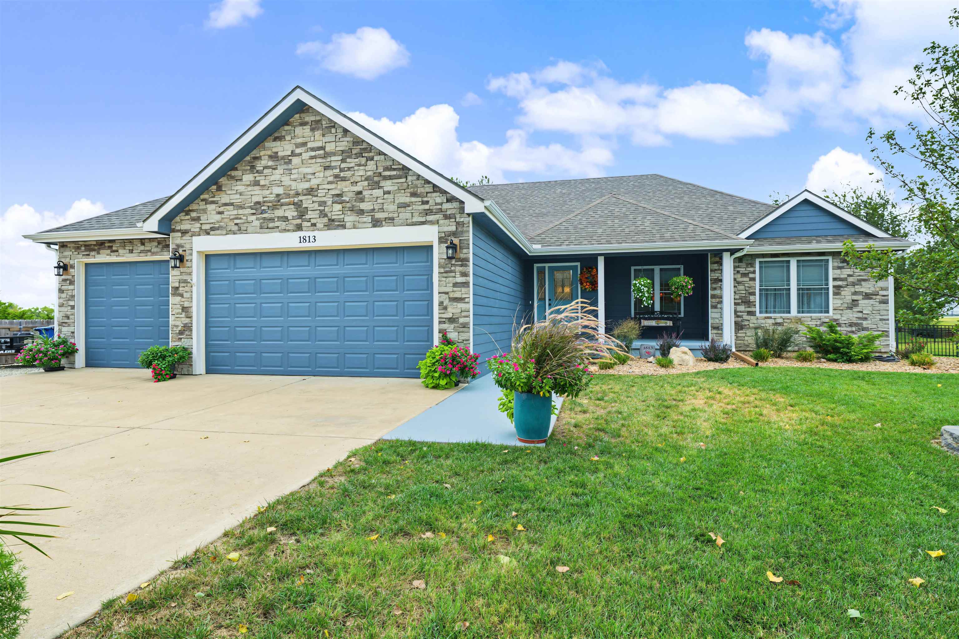 1813 Bluestem Ln Property Photo 2