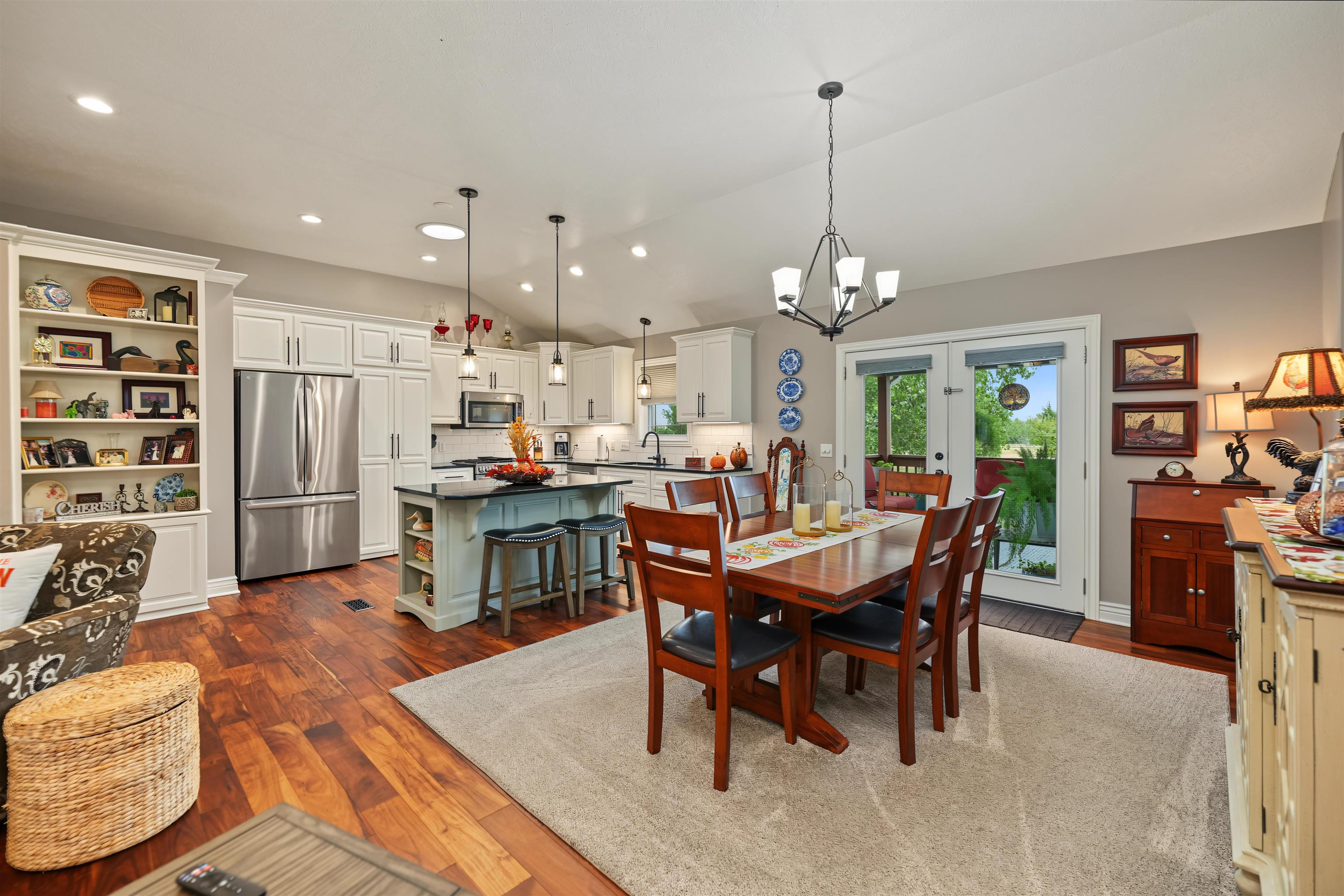 1813 Bluestem Ln Property Photo 6
