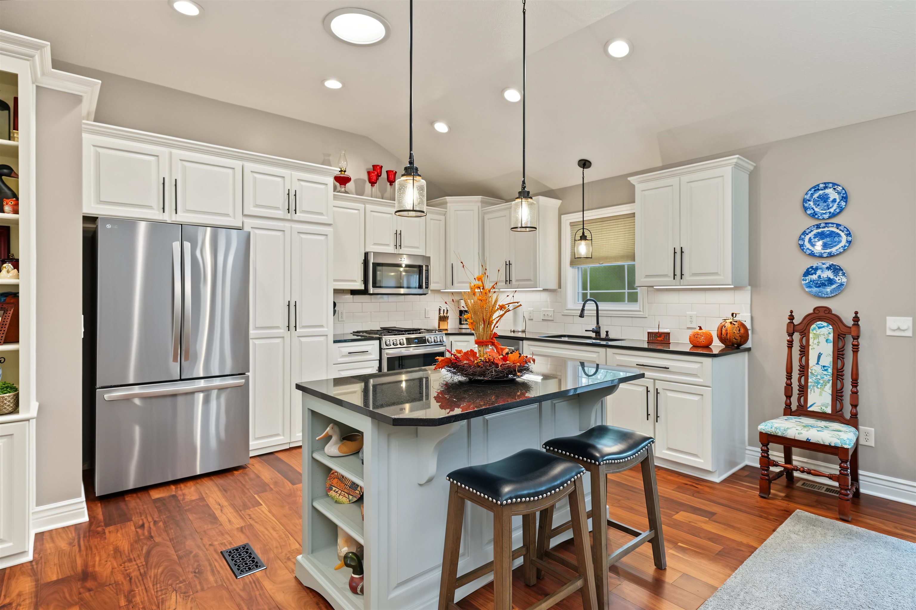 1813 Bluestem Ln Property Photo 8