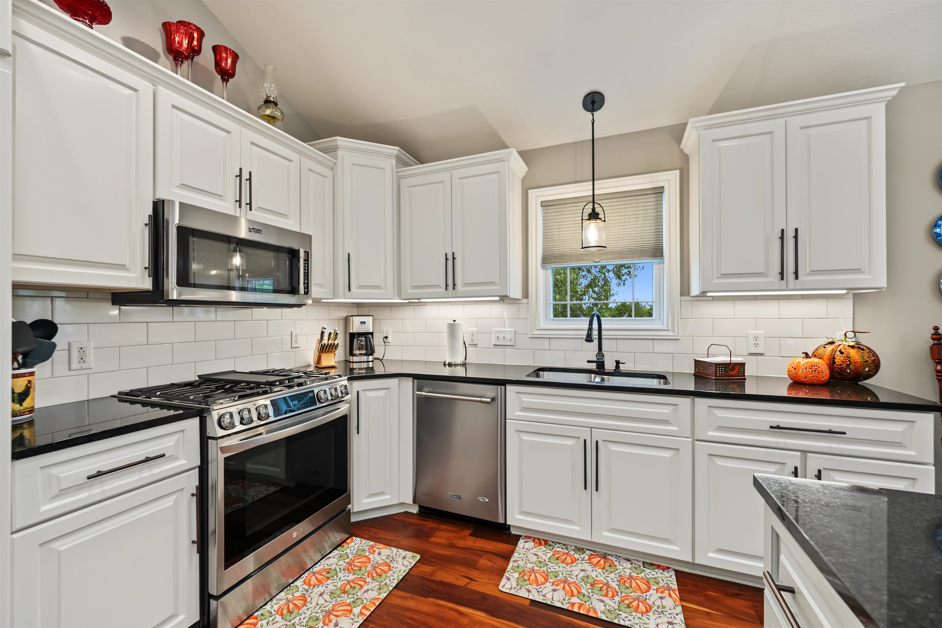 1813 Bluestem Ln Property Photo 9