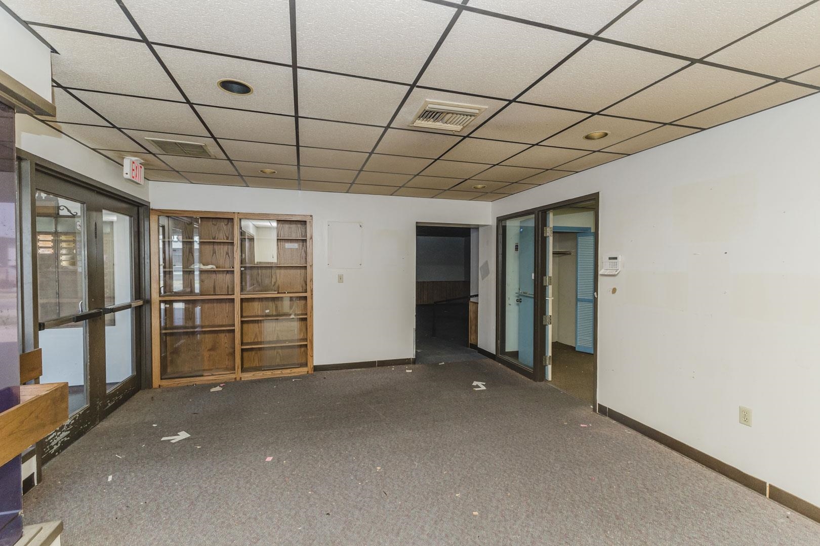1560 S Topeka Property Photo 3