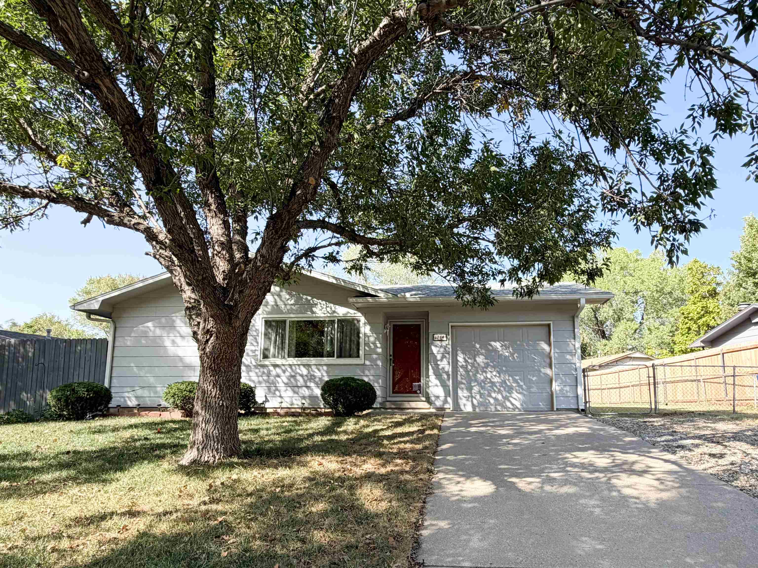 1814 E Frontenac Property Photo 1