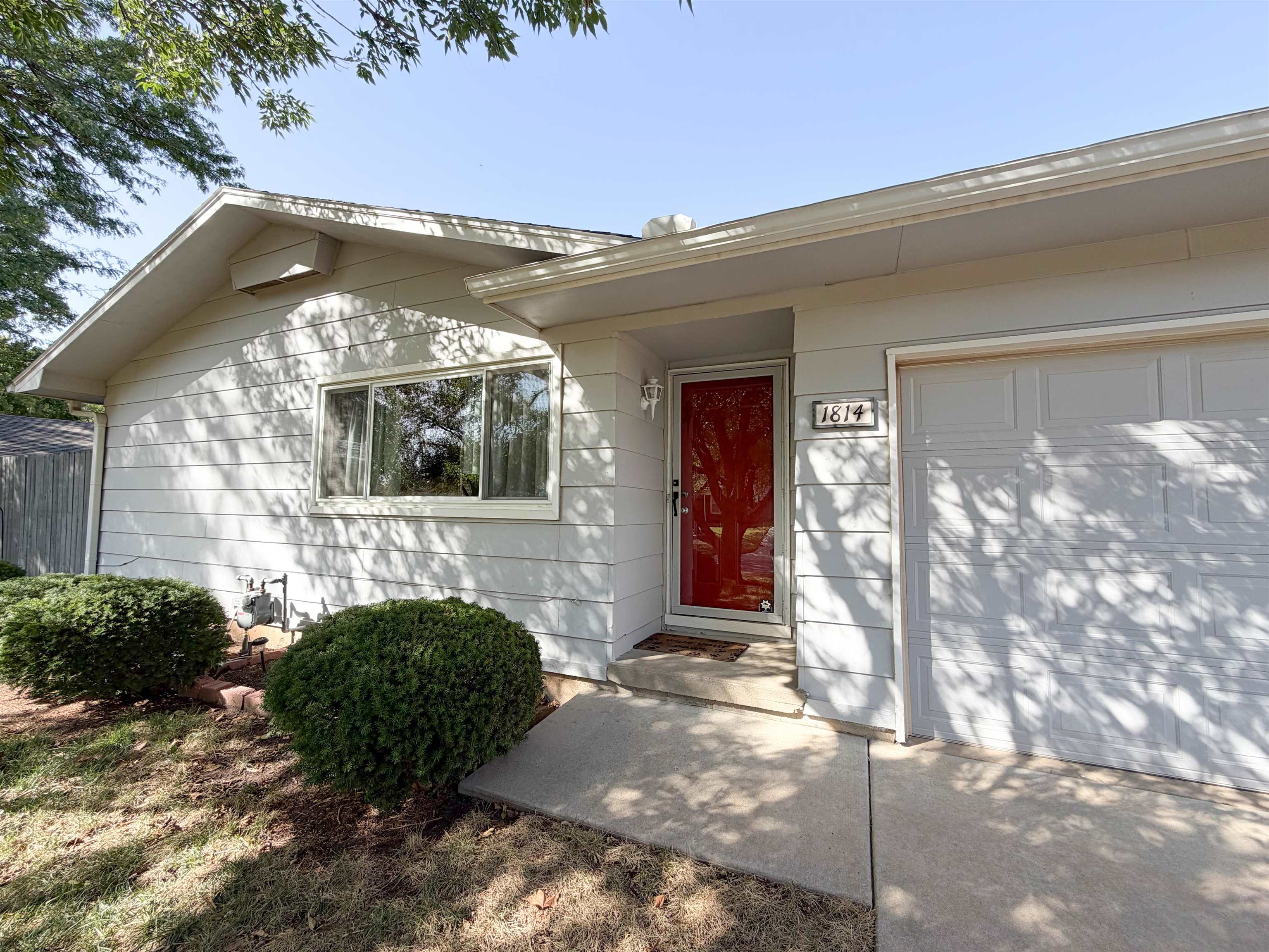1814 E Frontenac Property Photo 3