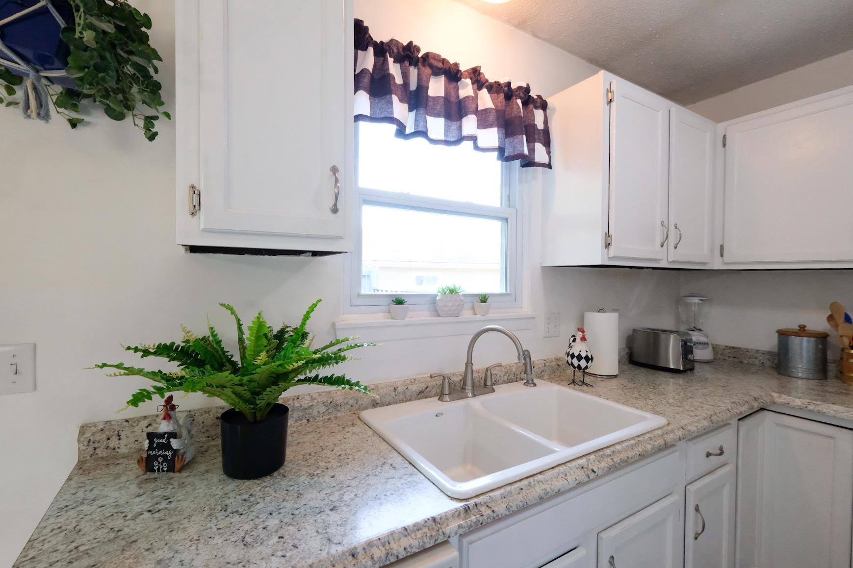 1814 E Frontenac Property Photo 7