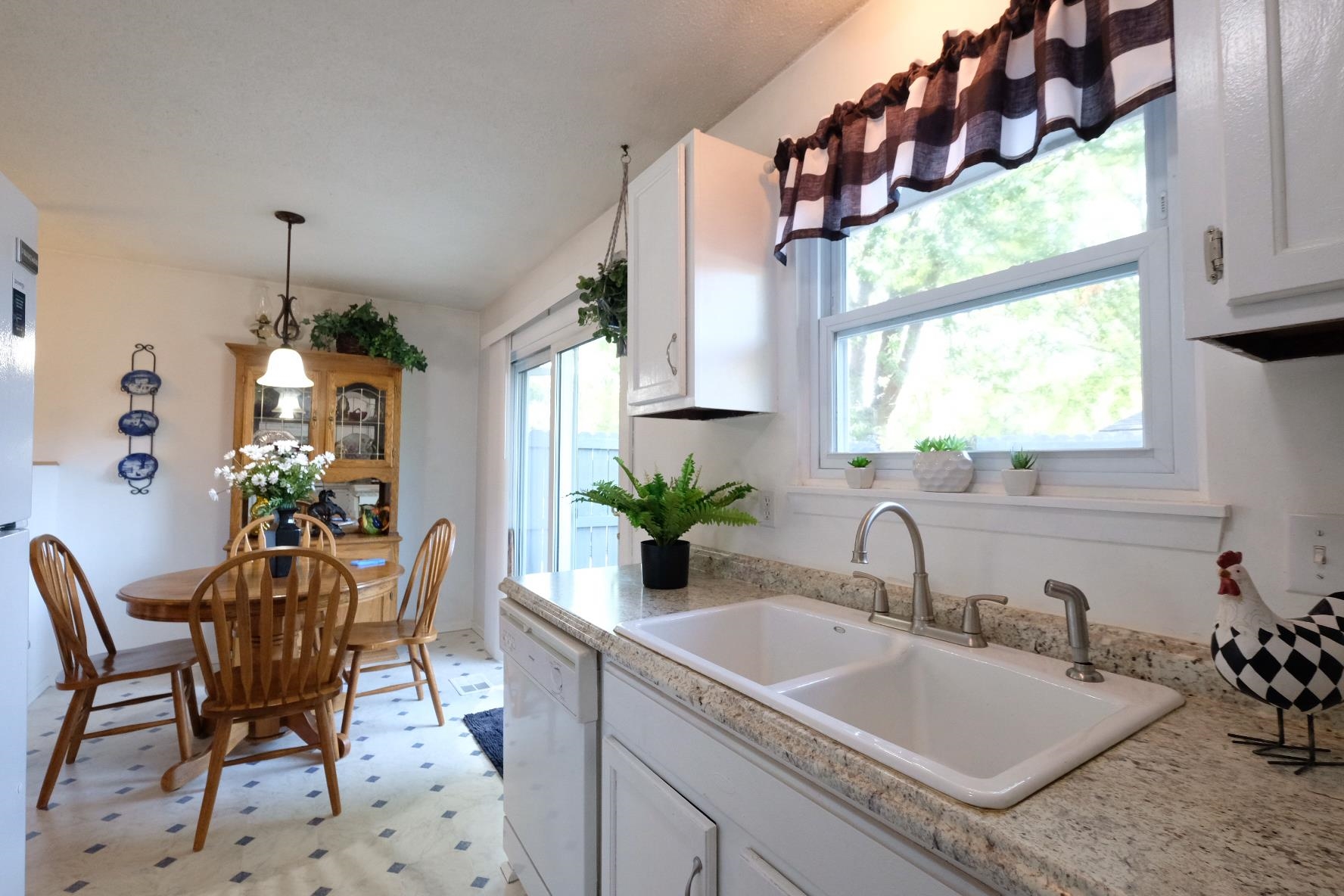 1814 E Frontenac Property Photo 8