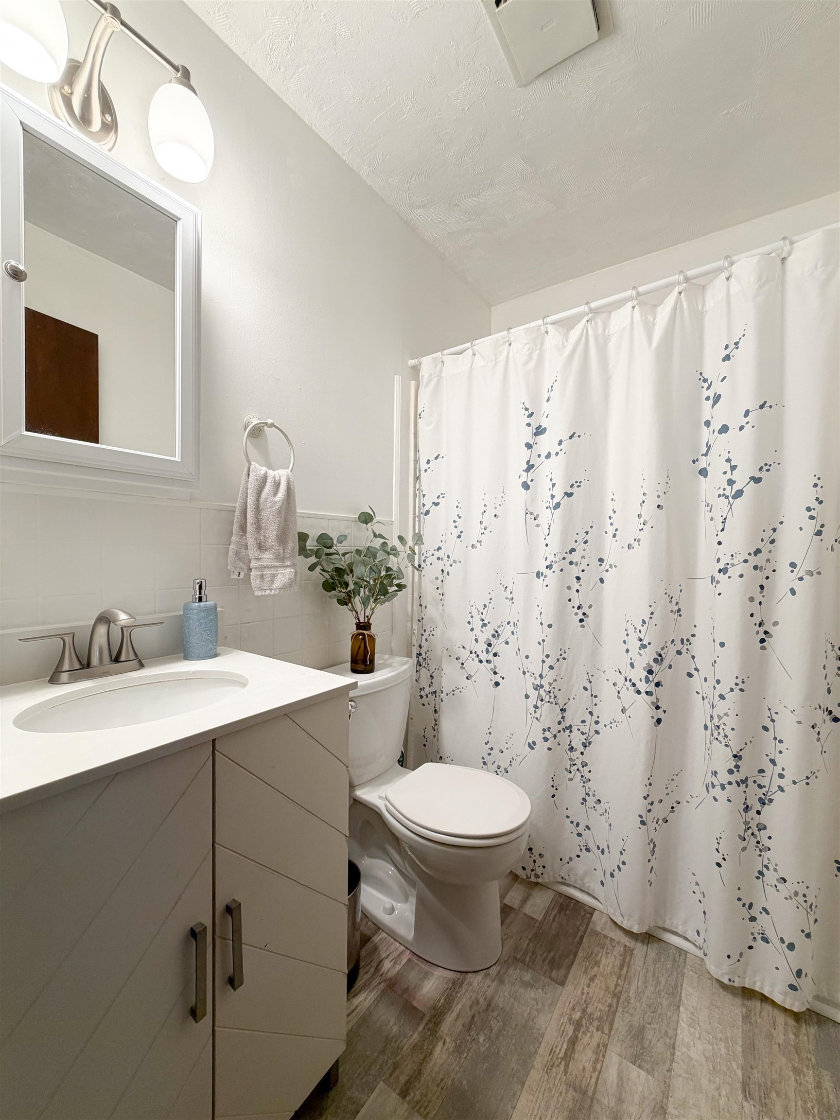 1814 E Frontenac Property Photo 12