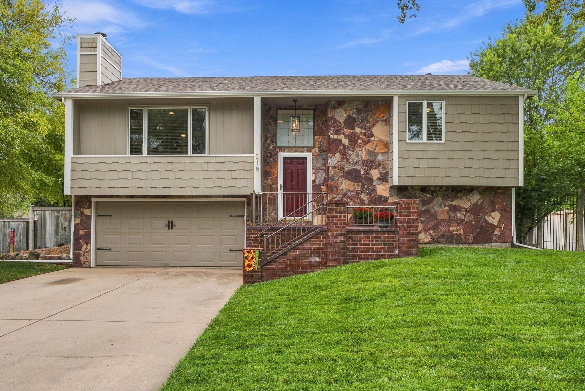 218 E Osage Property Photo 1