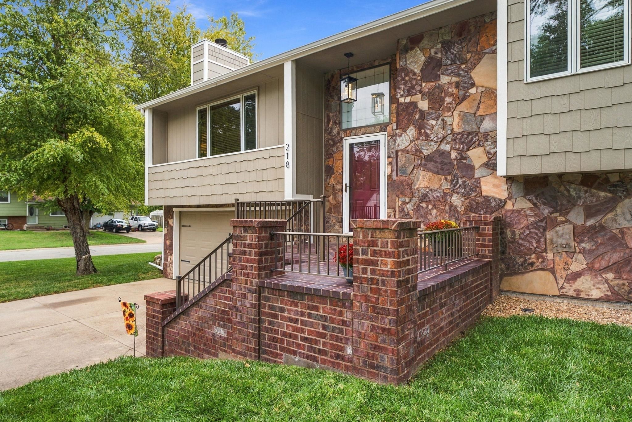 218 E Osage Property Photo 4