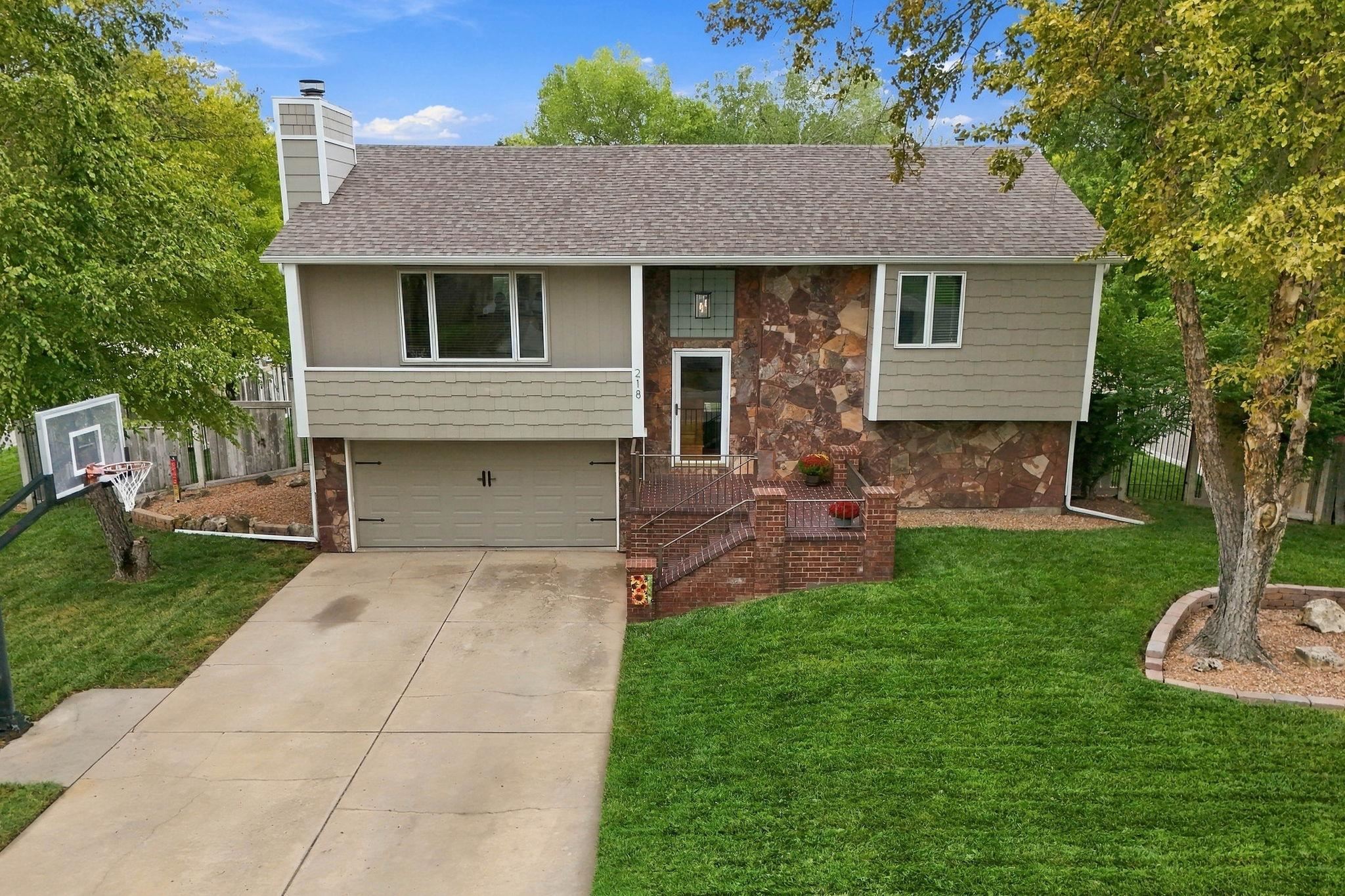 218 E Osage Property Photo 33