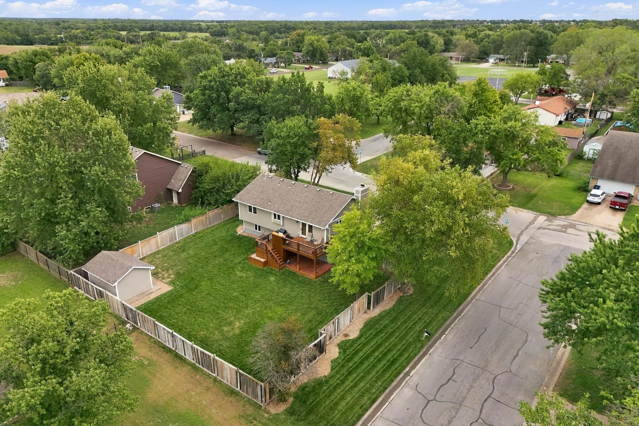 218 E Osage Property Photo 35