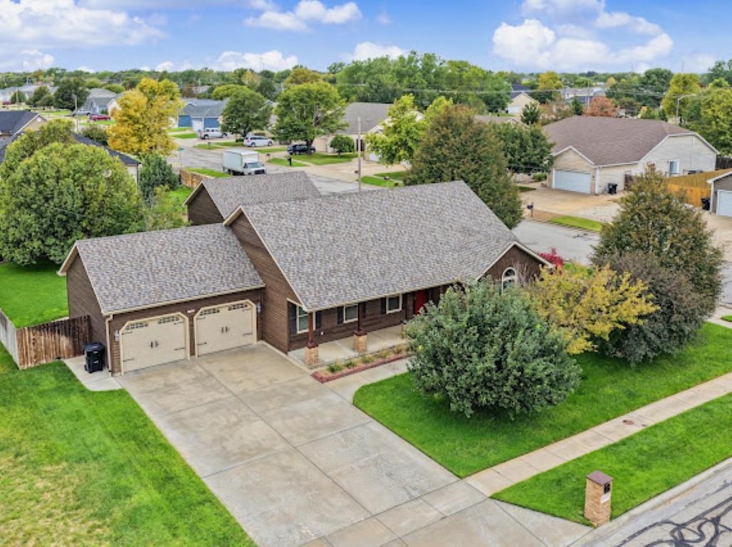 2402 Pinnacle Dr. Property Photo 2