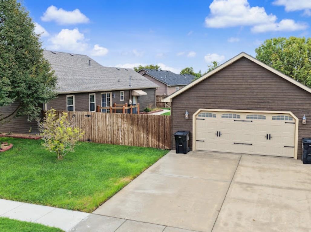 2402 Pinnacle Dr. Property Photo 3