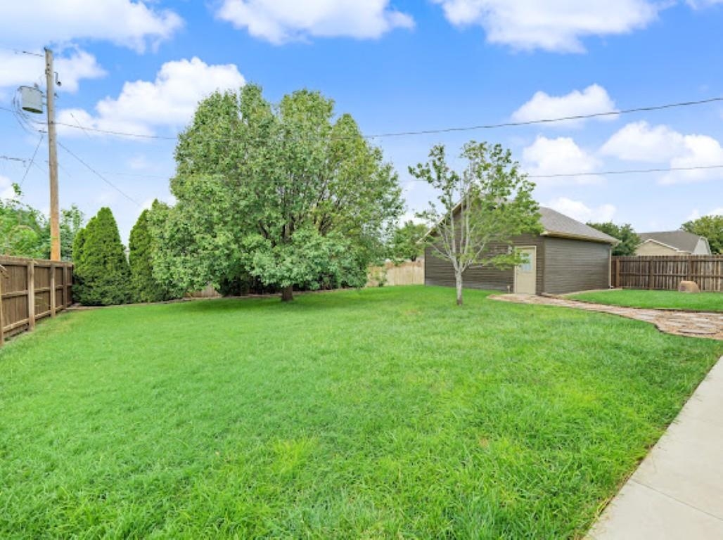 2402 Pinnacle Dr. Property Photo 8
