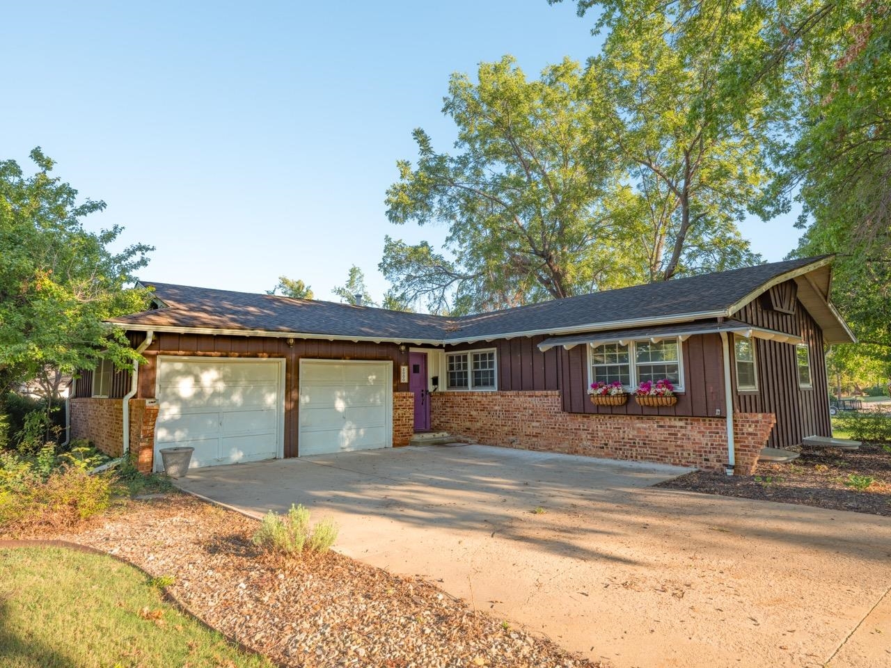 2000 Ruskin Rd Property Photo 1