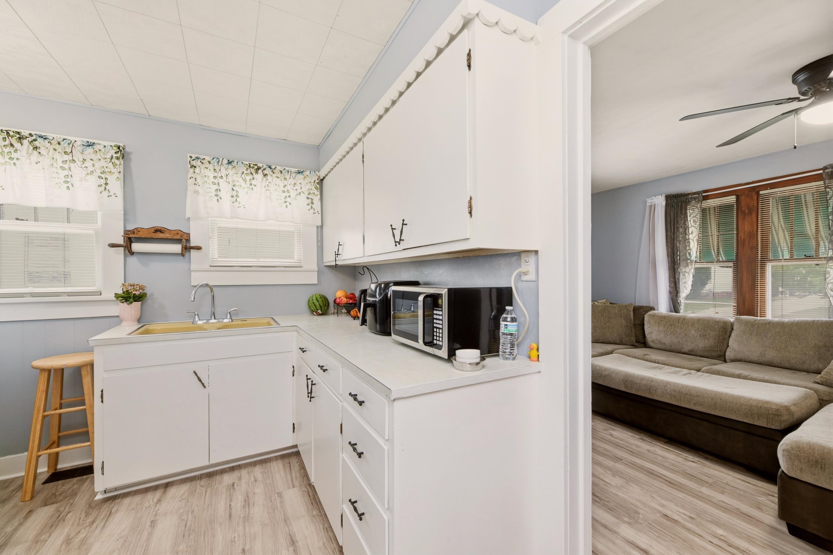 1010 S Dodge St Property Photo 9