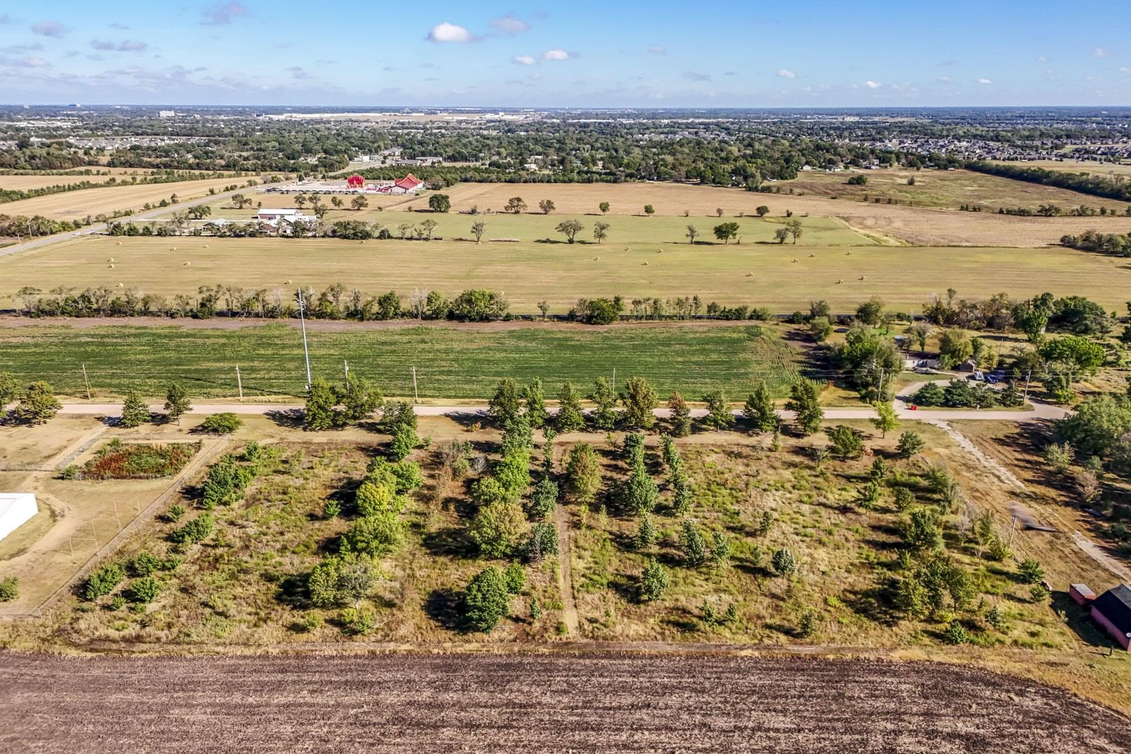 3+/- Acres E Creed St. Property Photo 4