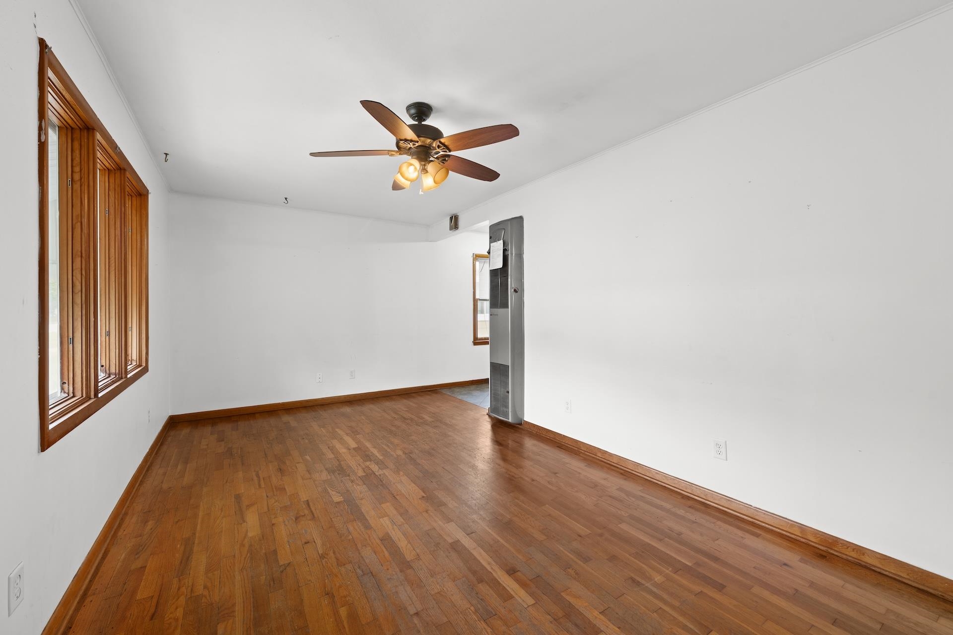 1008 S Summit St Property Photo 2